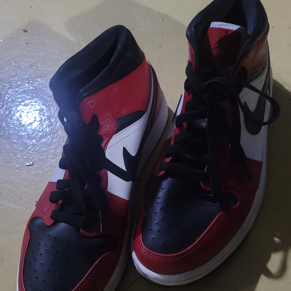 Jordan 1 Mid Chicago Black Toe 착용 스타일