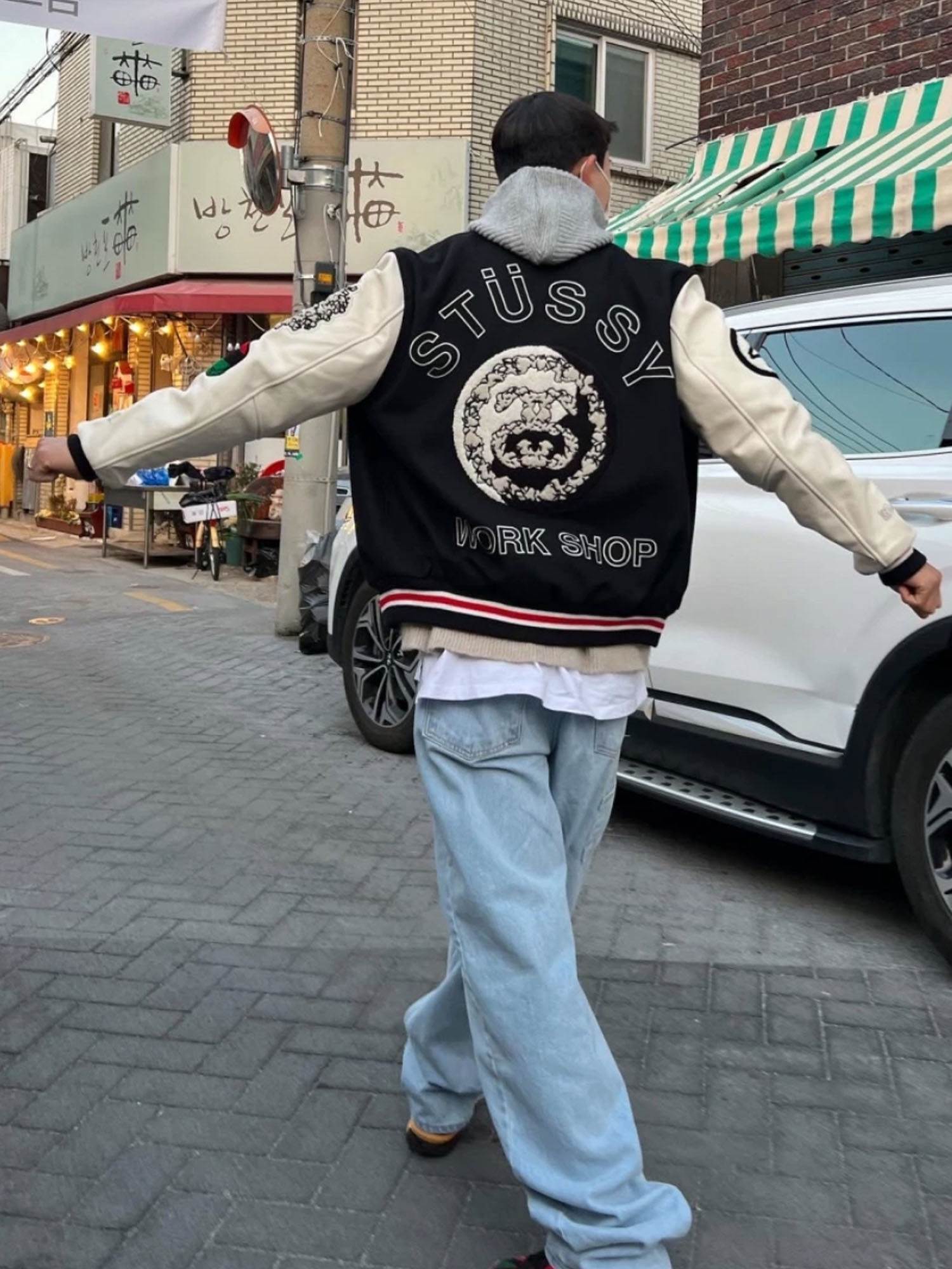Stussy x Our Legacy x Denim Tears TTL Varsity Jacket Black, Telfar Baggy Jean Blue 착용 스타일 - 4