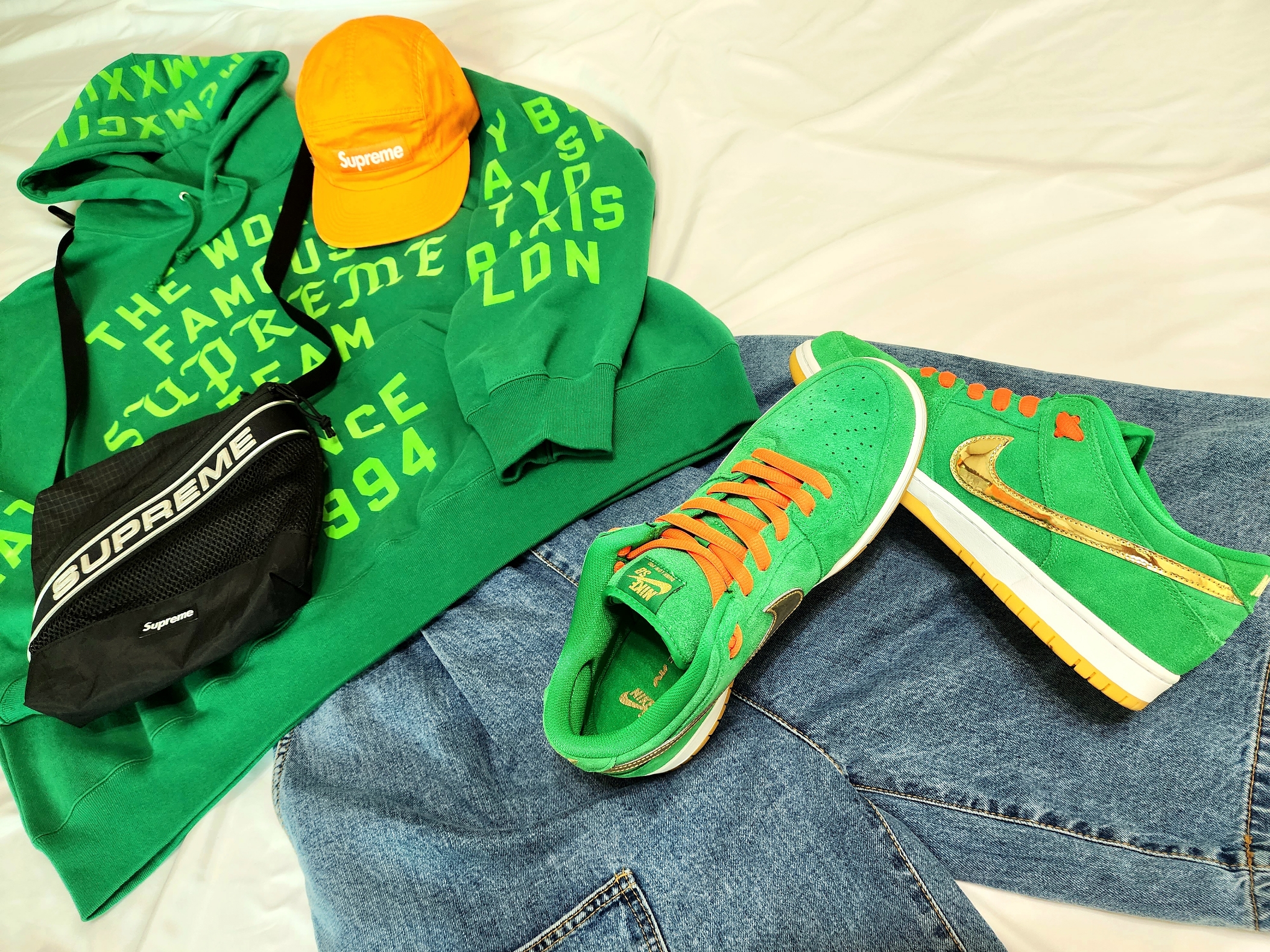 Supreme Team Flocked Hooded Sweatshirt Green - 23SS, Supreme Washed Chino Twill Camp Cap Light Orange - 23FW 착용 스타일 - 2