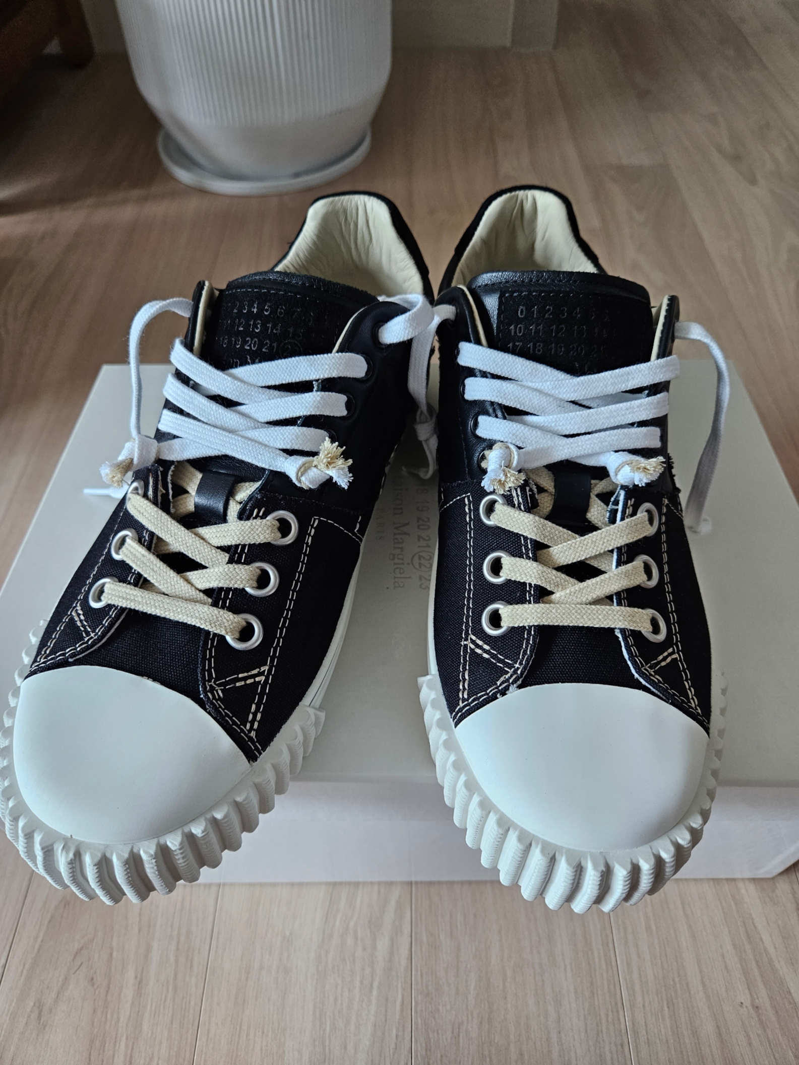 Maison Margiela New Evolution Sneakers Black 착용 스타일 - 3