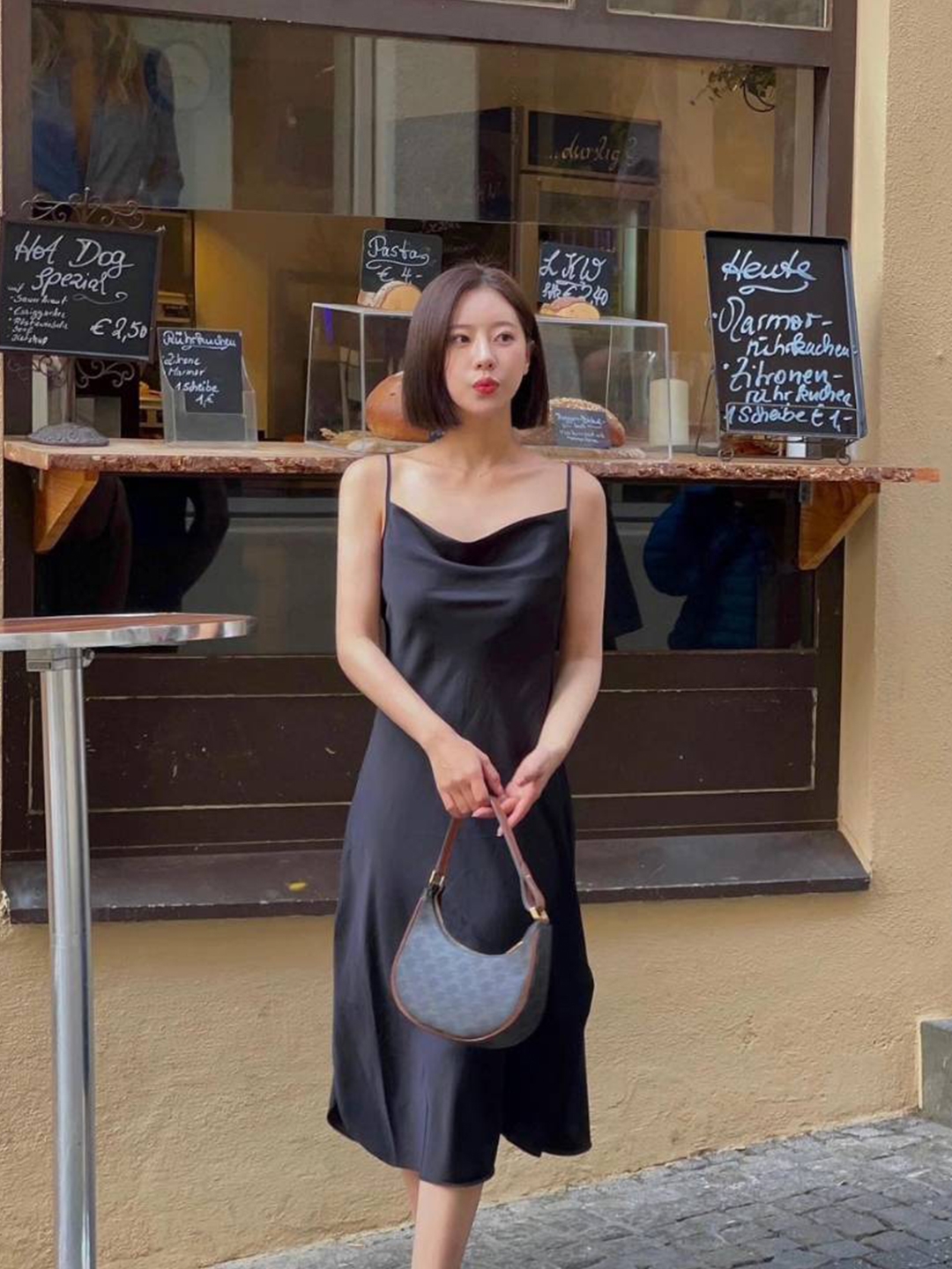 Celine Ava Bag in Triomphe Canvas and Calfskin Tan, Celine Ava Bag in Triomphe Canvas and Calfskin White 착용 스타일 - 2