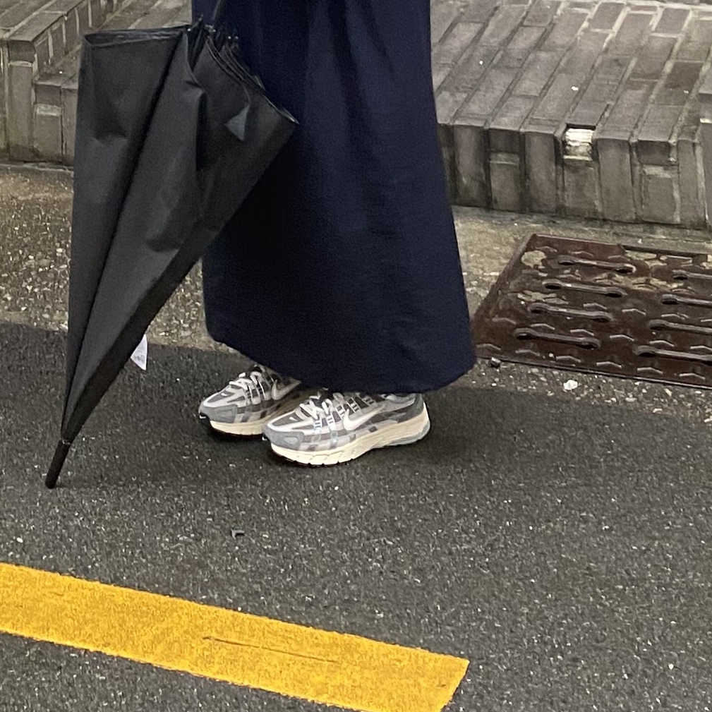 Nike P-6000 Flat Pewter Light Iron Ore 착용 스타일
