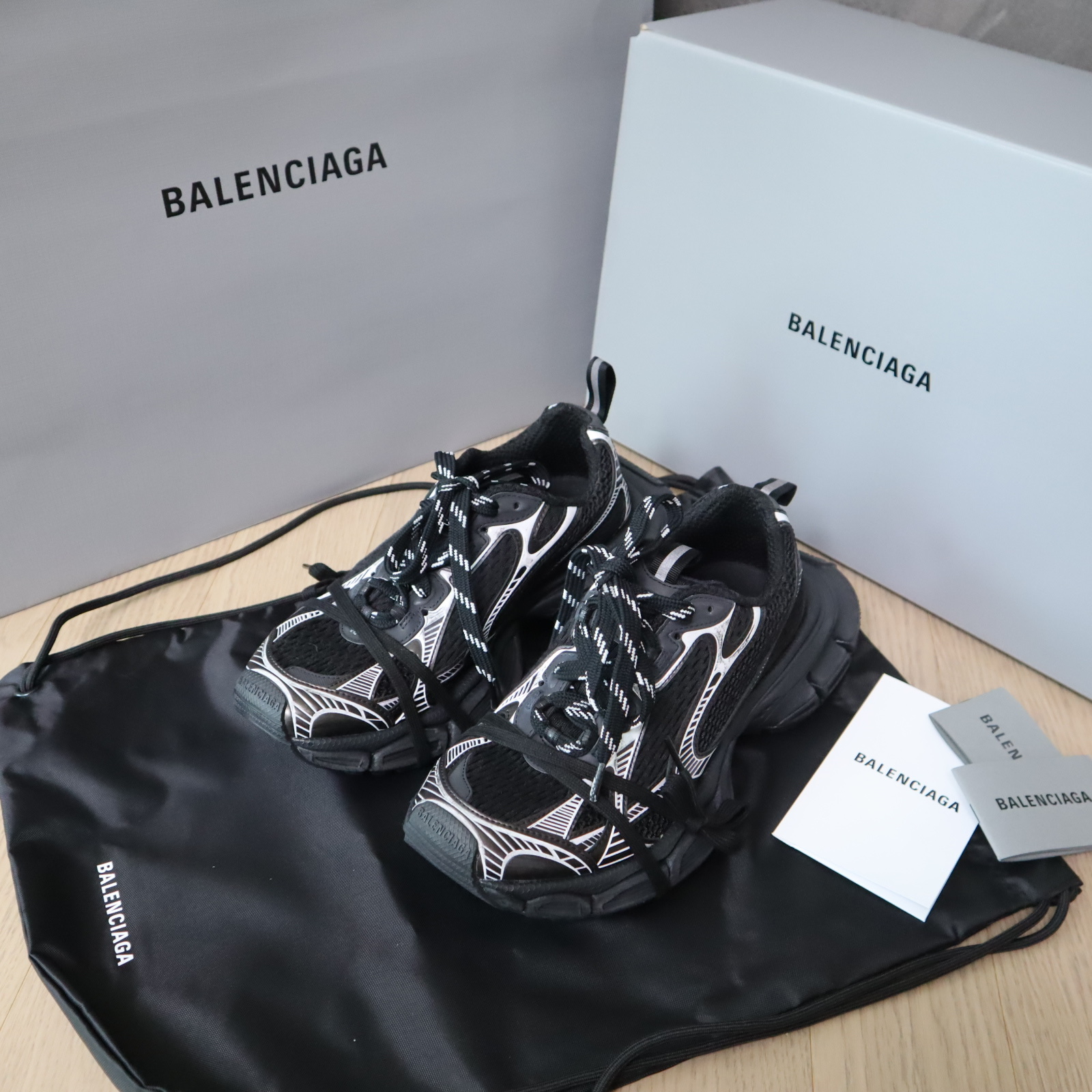 Balenciaga 3XL Sneakers Black 착용 스타일