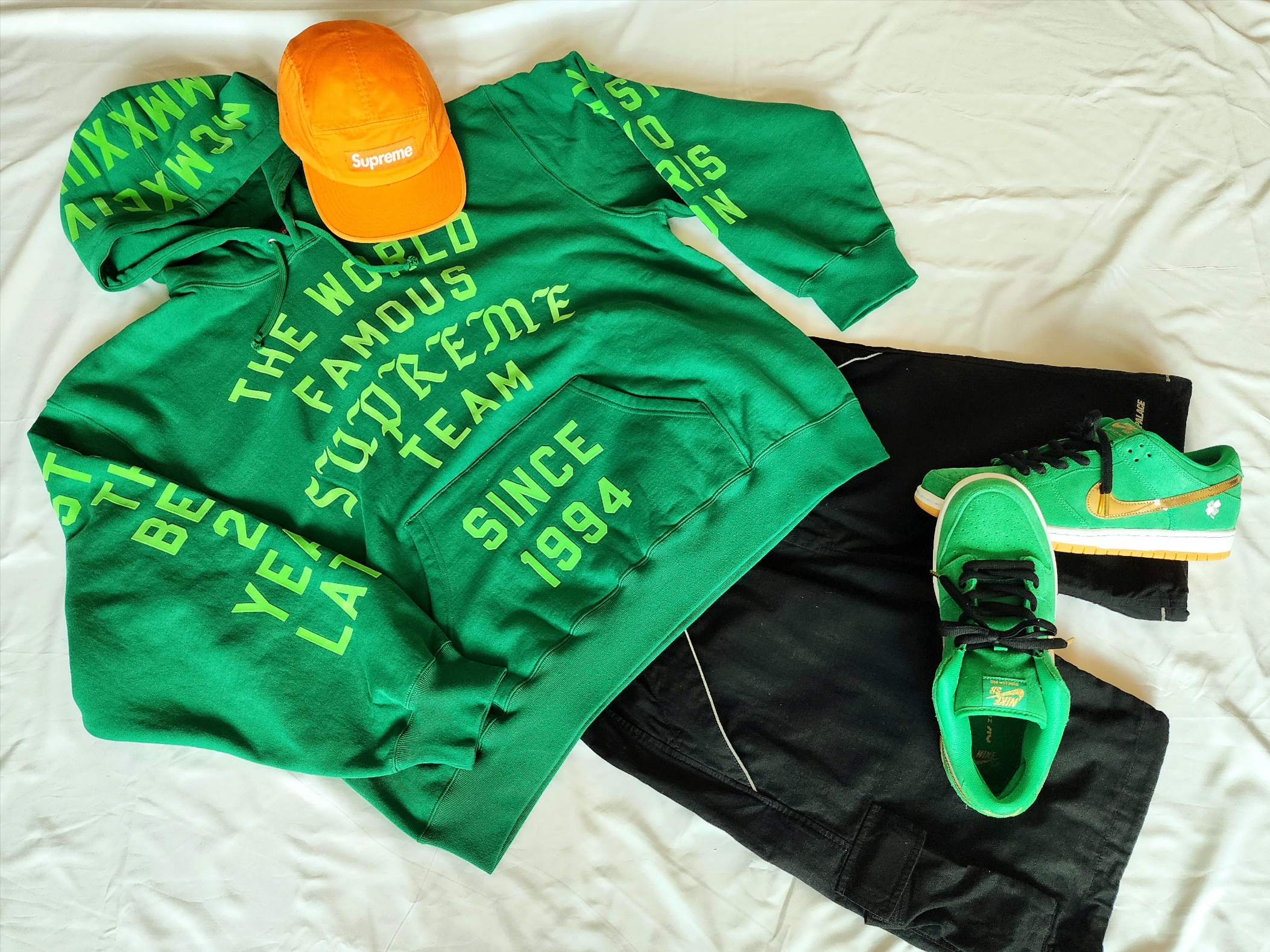 Supreme Team Flocked Hooded Sweatshirt Green - 23SS, Supreme Washed Chino Twill Camp Cap Light Orange - 23FW 착용 스타일 - 4