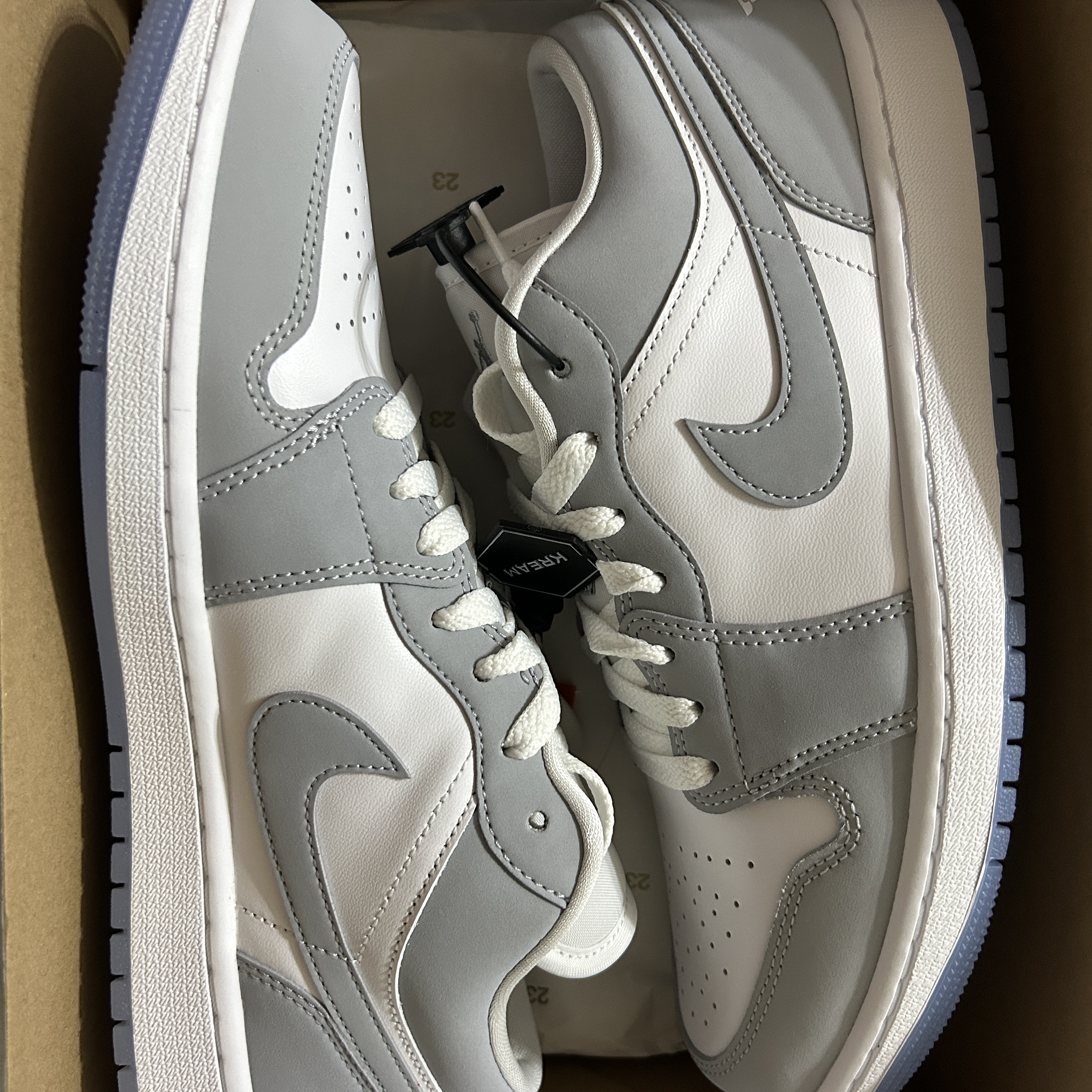 (W) Jordan 1 Low White Wolf Grey 착용 스타일