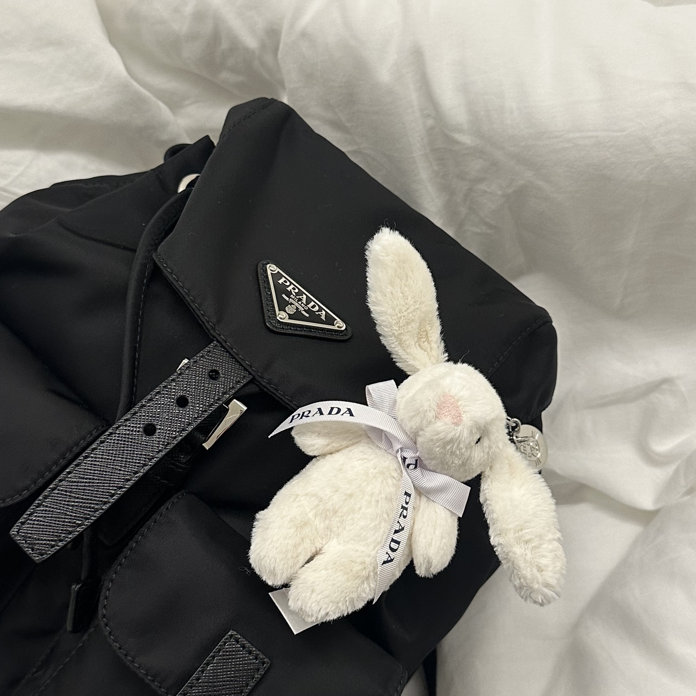 Jellycat Bashful Bunny Bag Charm Cream 착용 스타일