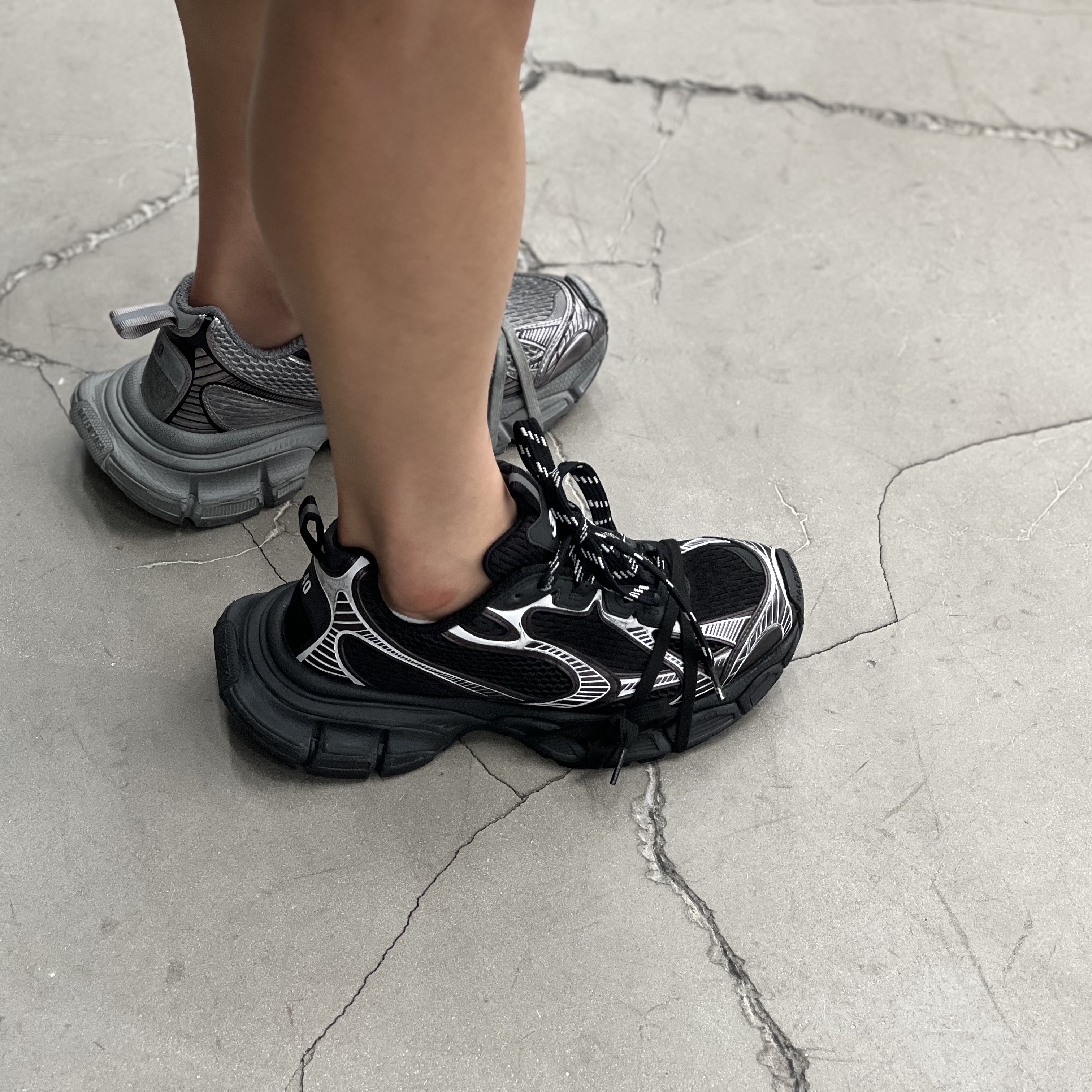 Balenciaga 3XL Sneakers Grey Black, Balenciaga 3XL Sneakers Black 착용 스타일 - 2