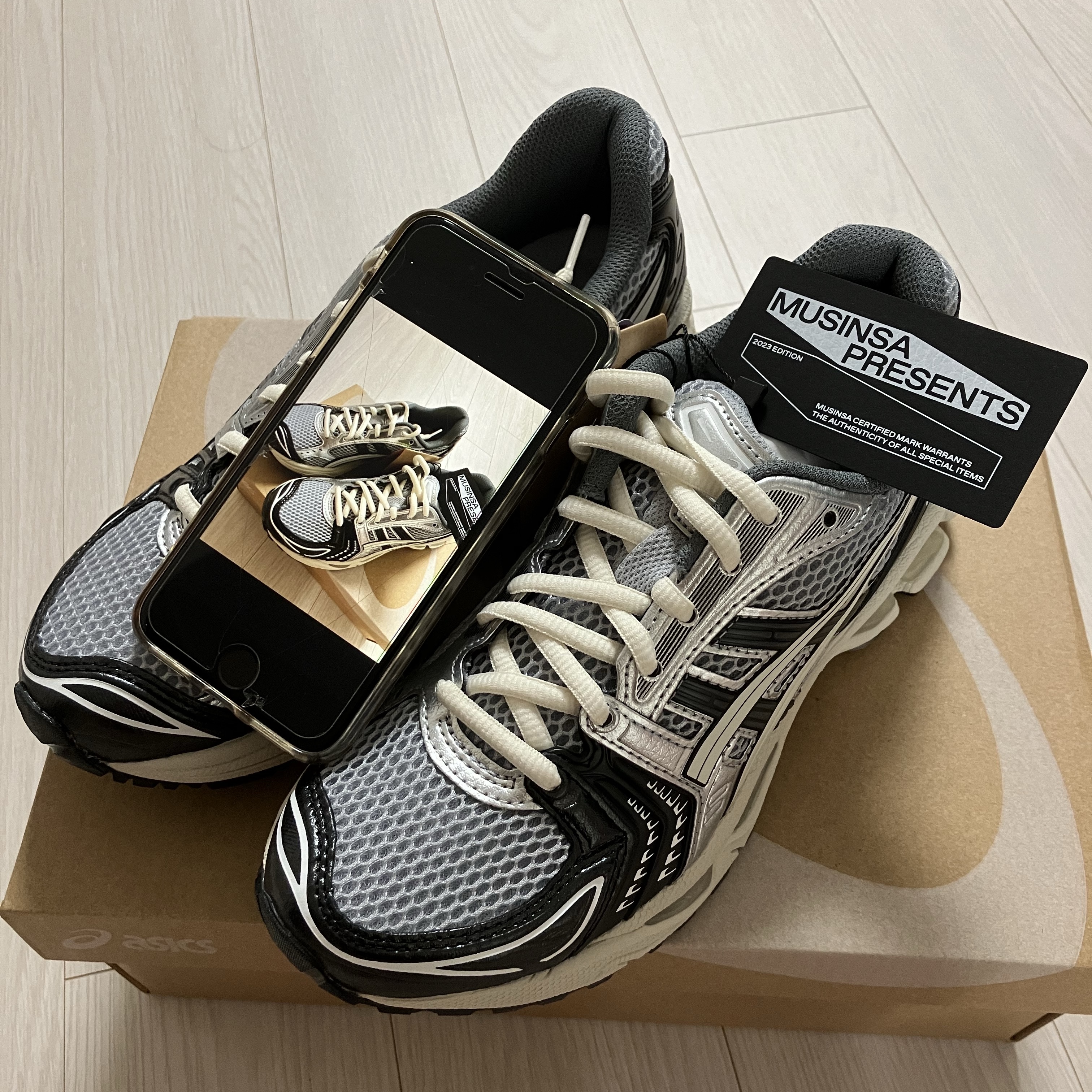 Asics Gel-Kayano 14 Black Glacier Grey 착용 스타일