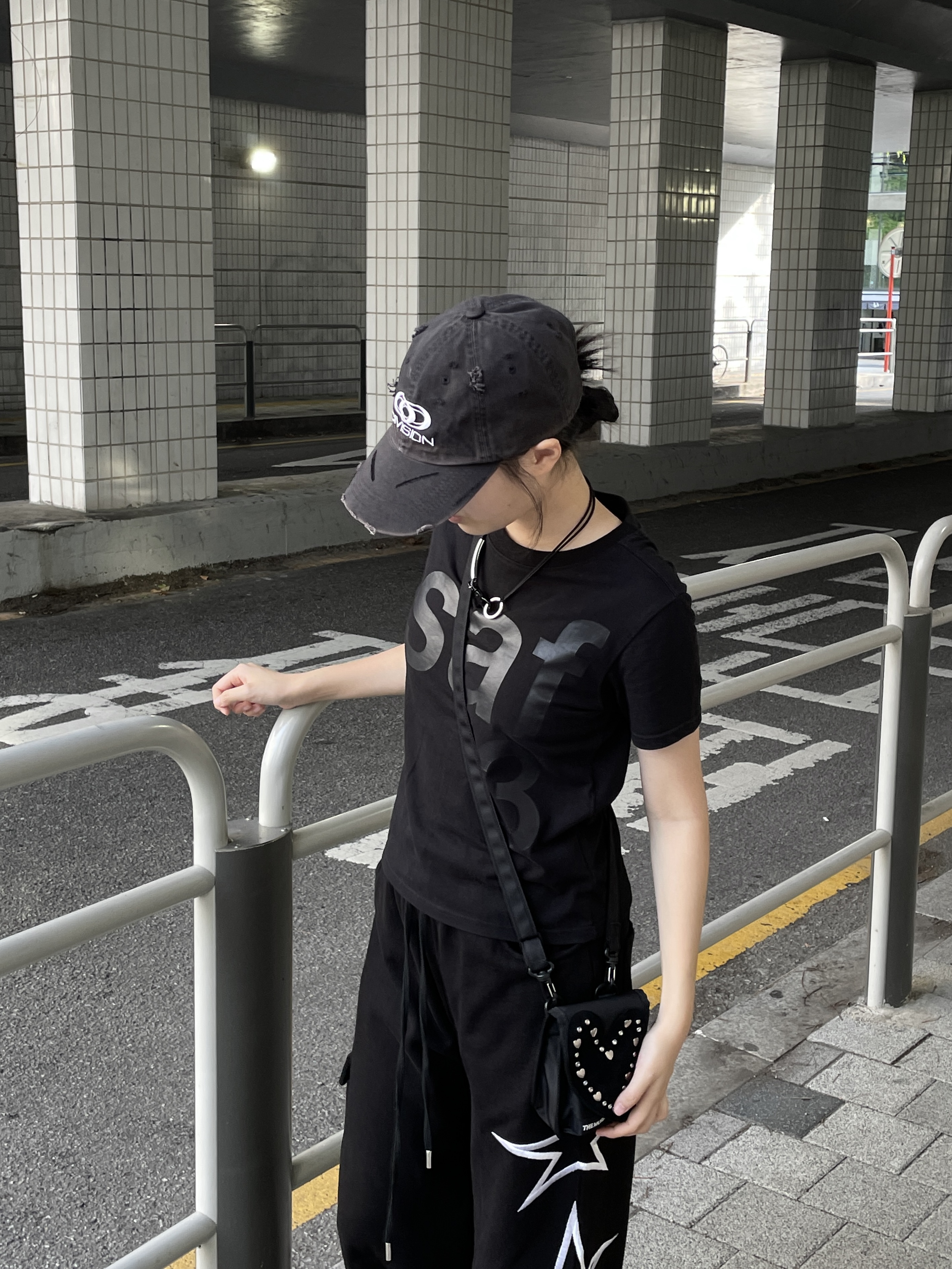 Adidas Superstar Core Black White, [KREAM 단독] Safarispot 1/2 Basic Safari T-Shirt Black 착용 스타일 - 2