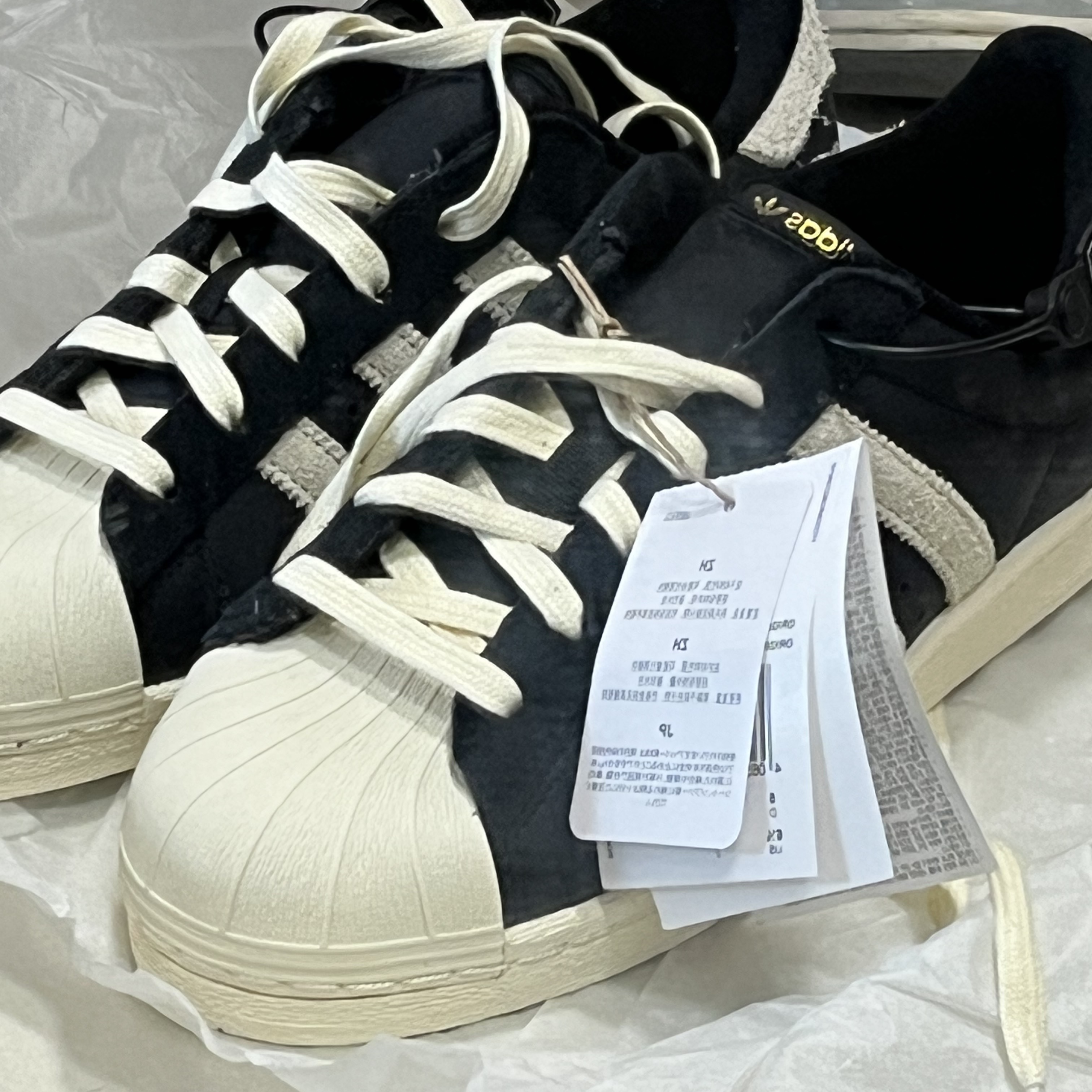 Adidas Superstar 82 Black White 착용 스타일 - 2