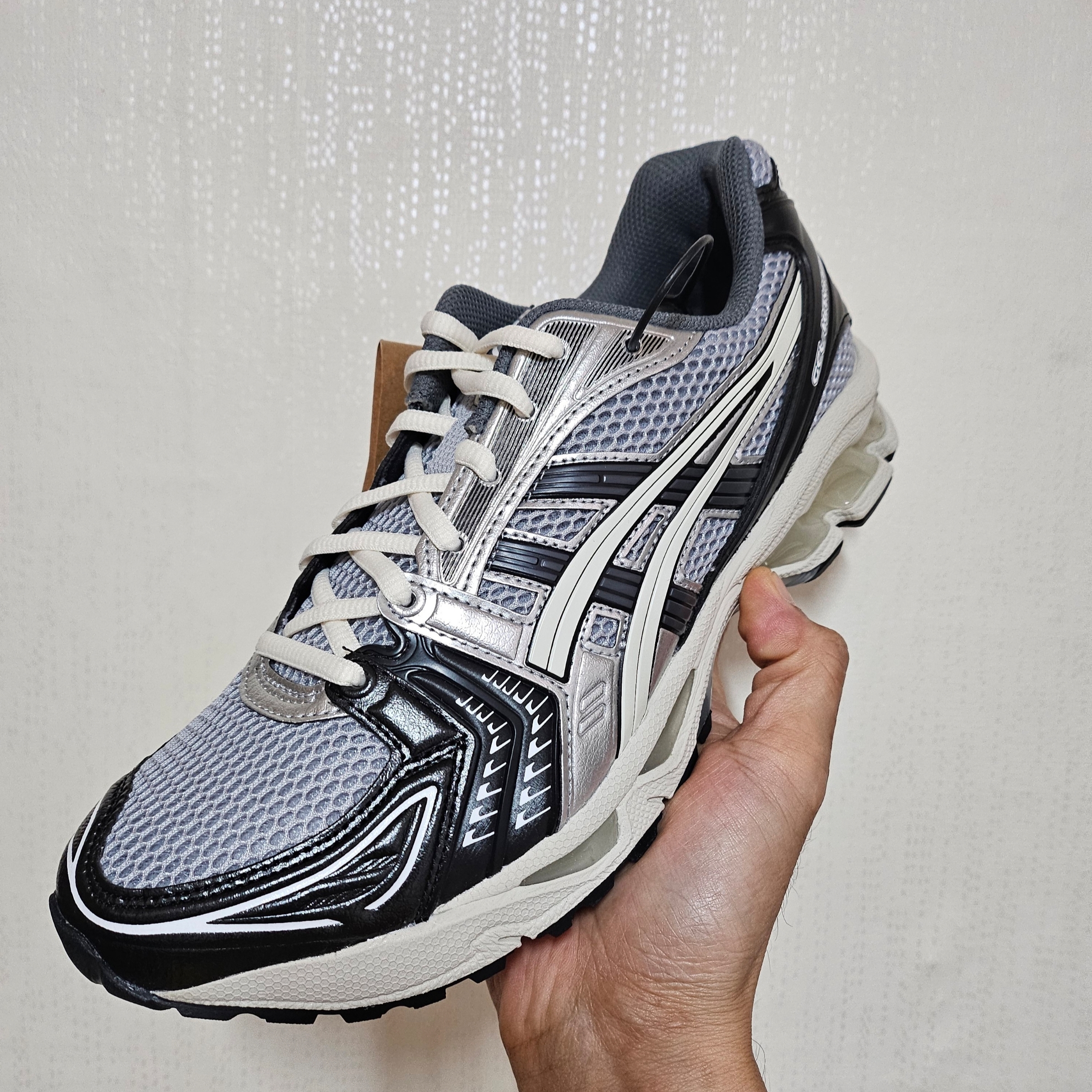 Asics Gel-Kayano 14 Black Glacier Grey 착용 스타일 - 1