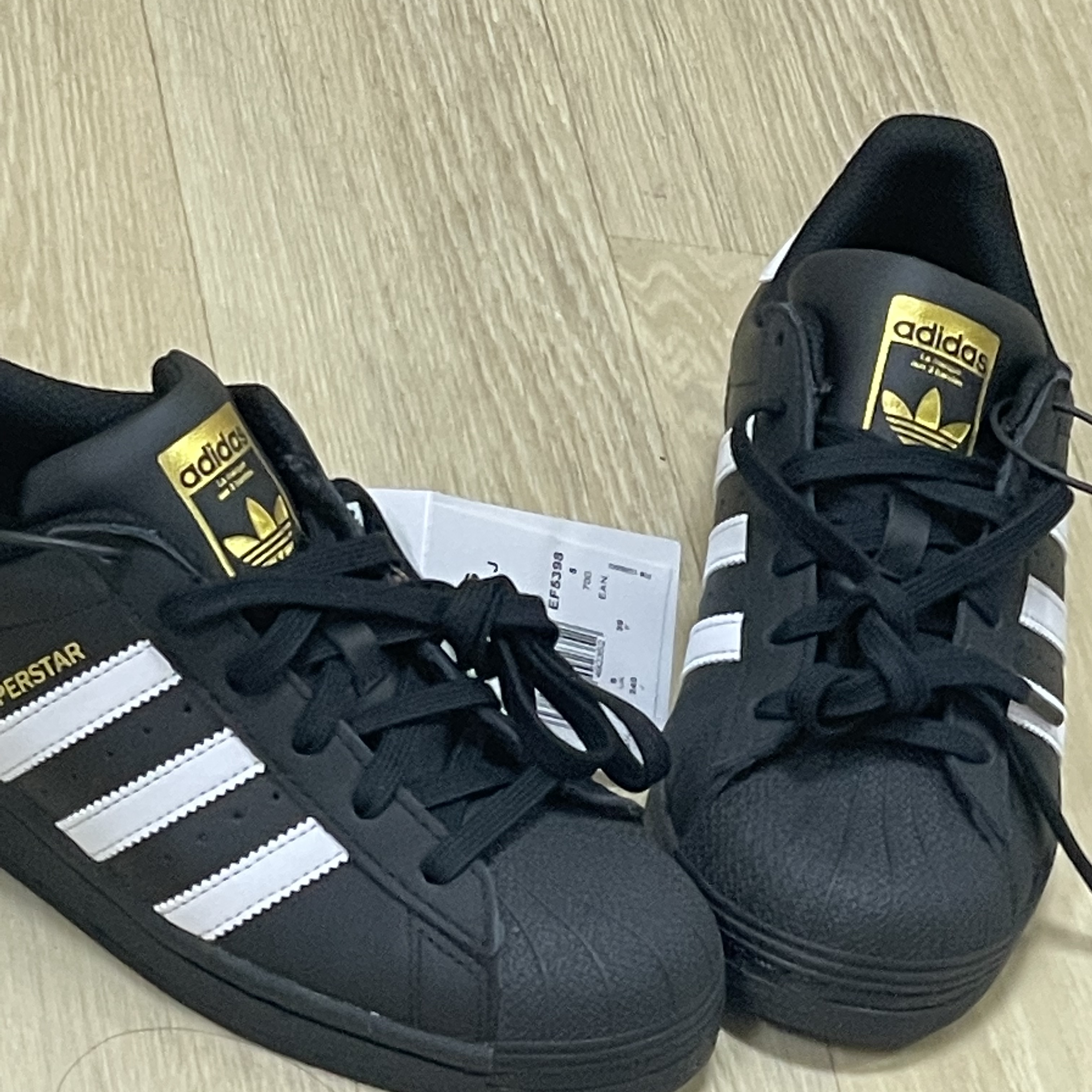(J) Adidas Superstar Black White 착용 스타일