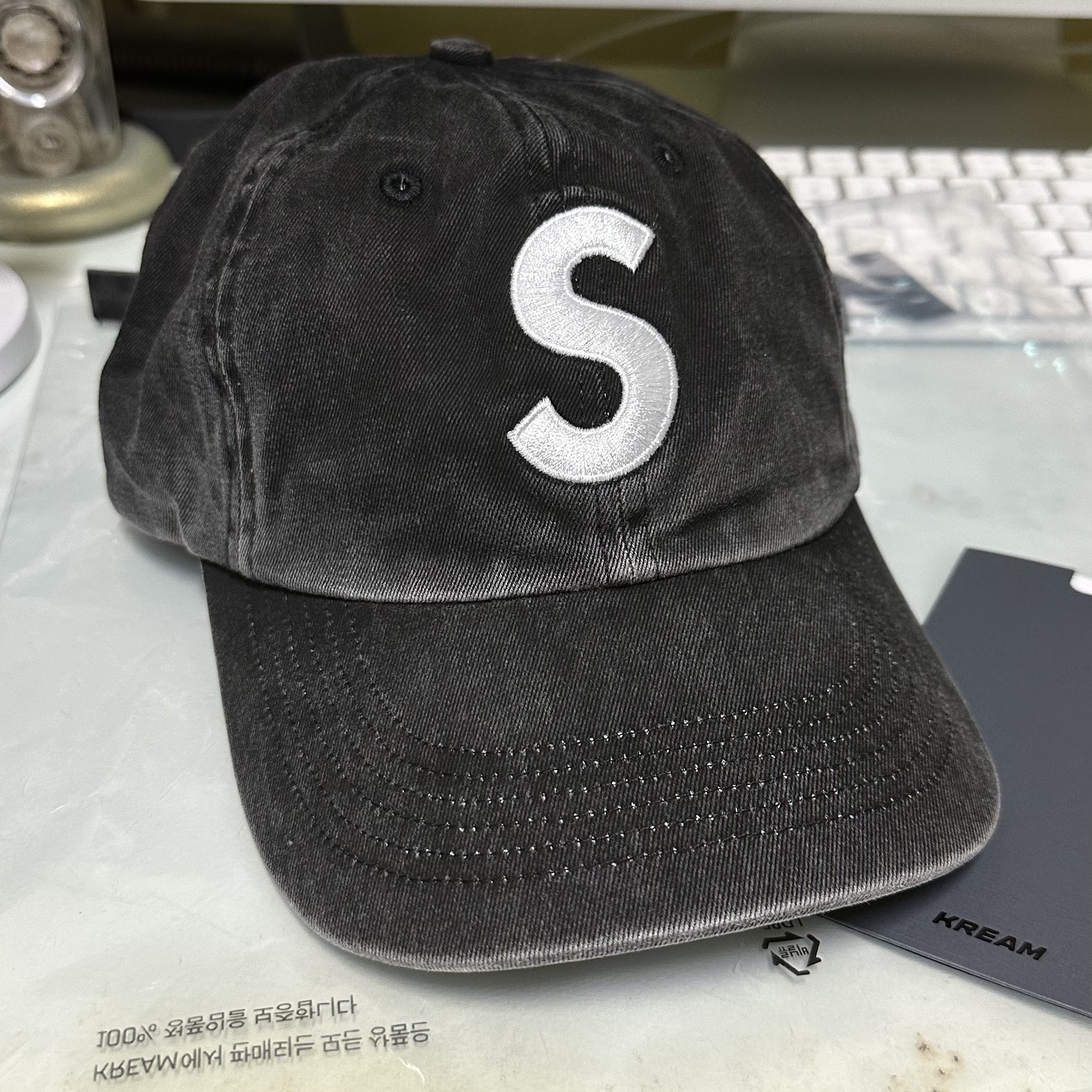 Supreme Pigment Print S Logo 6-Panel Black - 23FW 착용 스타일