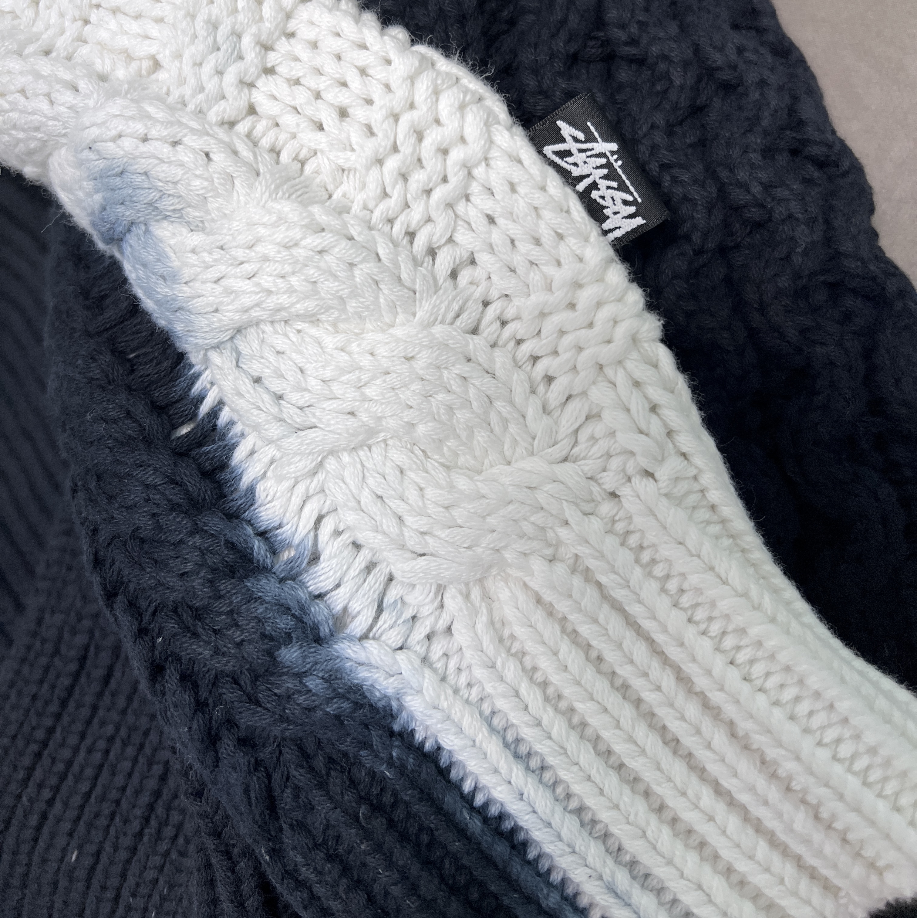 Stussy Tie Dye Fisherman Sweater Black 착용 스타일 - 1