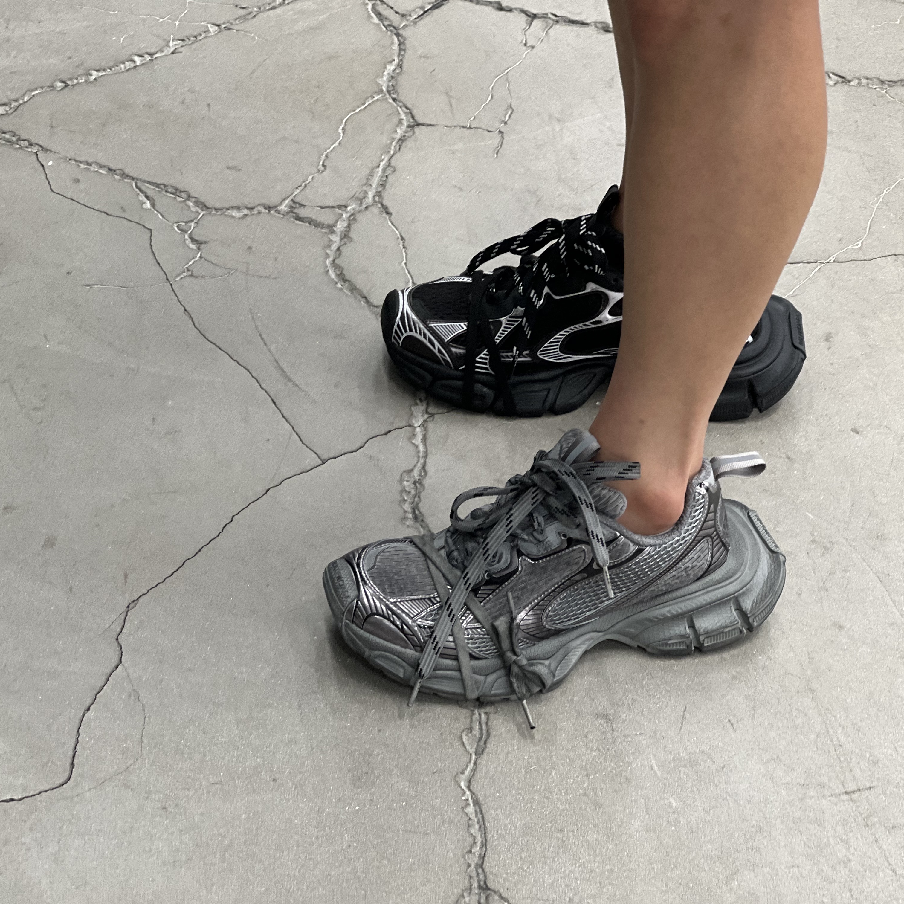 Balenciaga 3XL Sneakers Grey Black, Balenciaga 3XL Sneakers Black 착용 스타일 - 3
