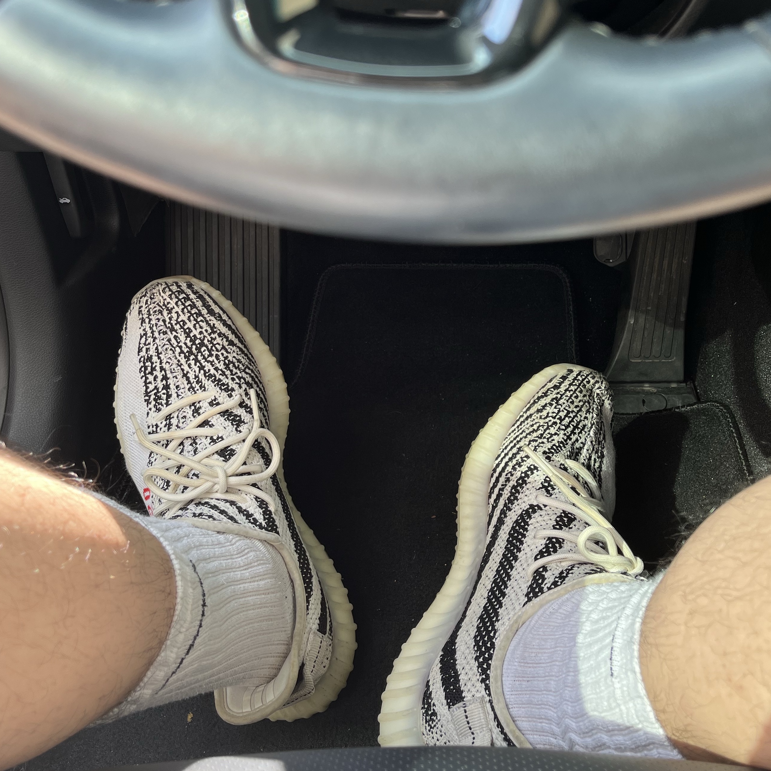 Adidas Yeezy Boost 350 V2 Zebra 2022/2023 착용 스타일