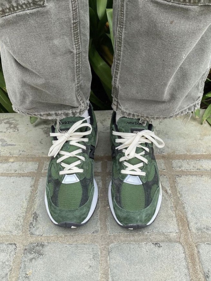 New Balance x JJJJound 992 Made in USA Mossy Green 착용 스타일 - 5