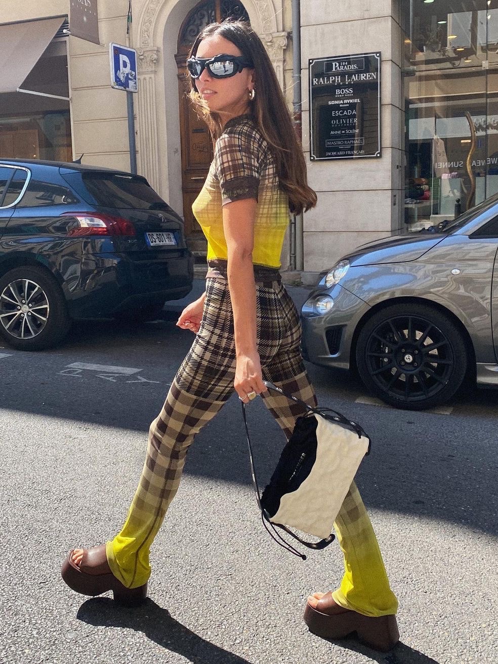 Ottolinger Women Knitted Mesh T-Shirt Yellow Plaid 착용 스타일 - 2
