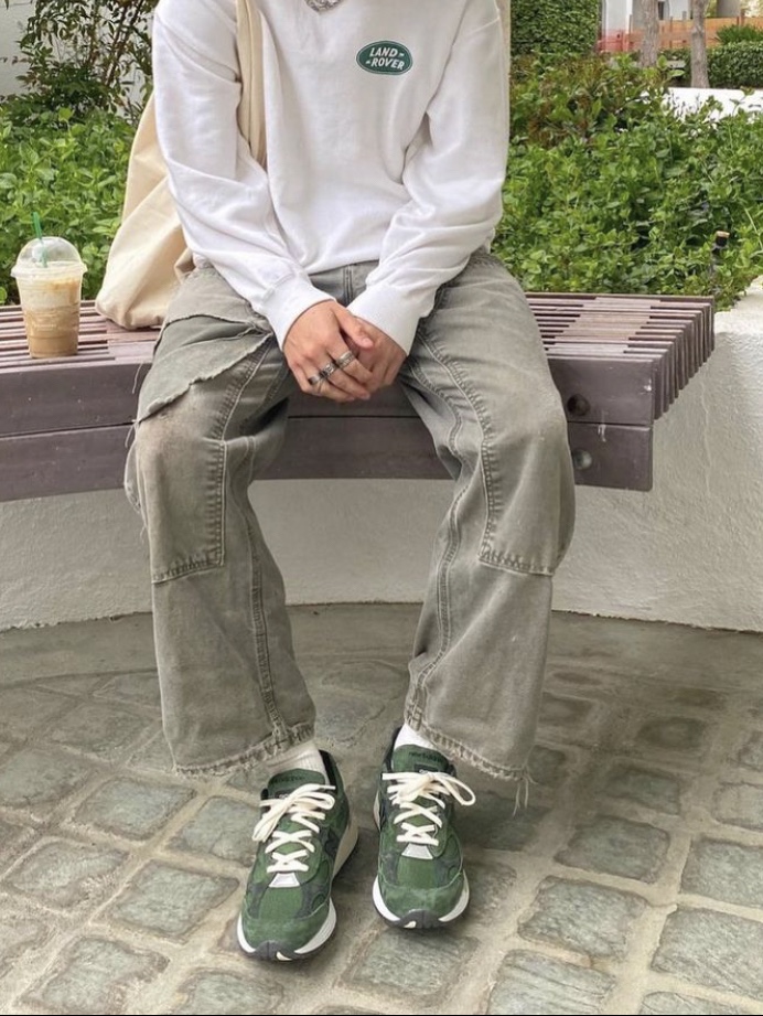 New Balance x JJJJound 992 Made in USA Mossy Green 착용 스타일 - 2