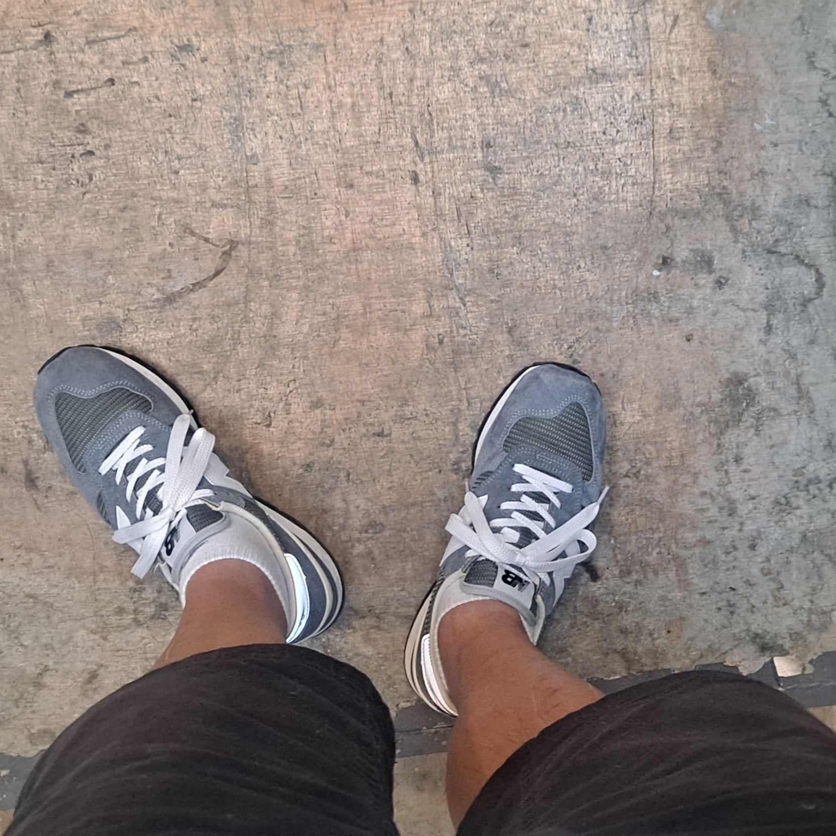 New Balance 990v1 Made in USA Grey White 착용 스타일