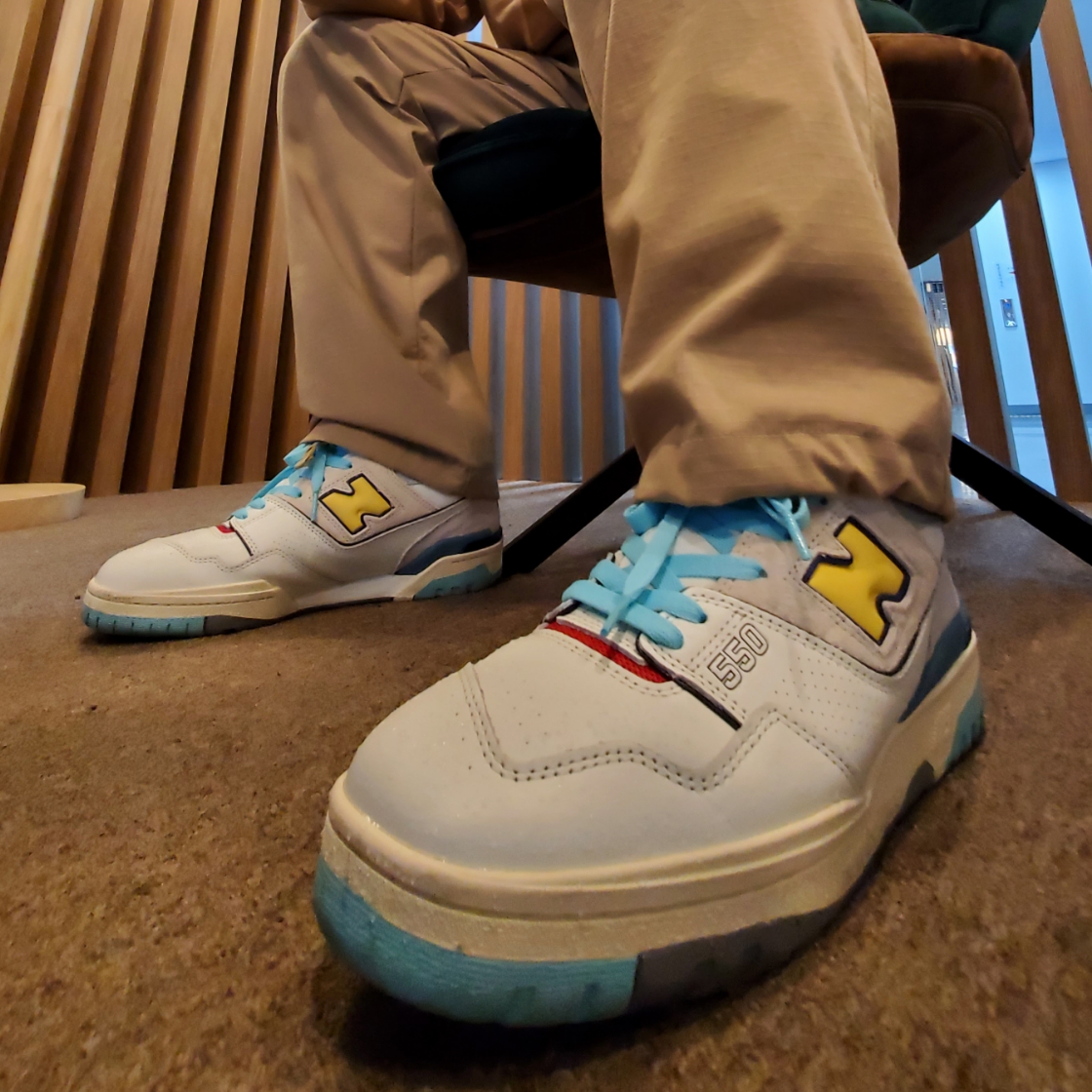 Off-White x Amore Pacific Protection Box (Without Cosmetics), New Balance 550 Sea Salt Yellow - 2E Wide 착용 스타일 - 2