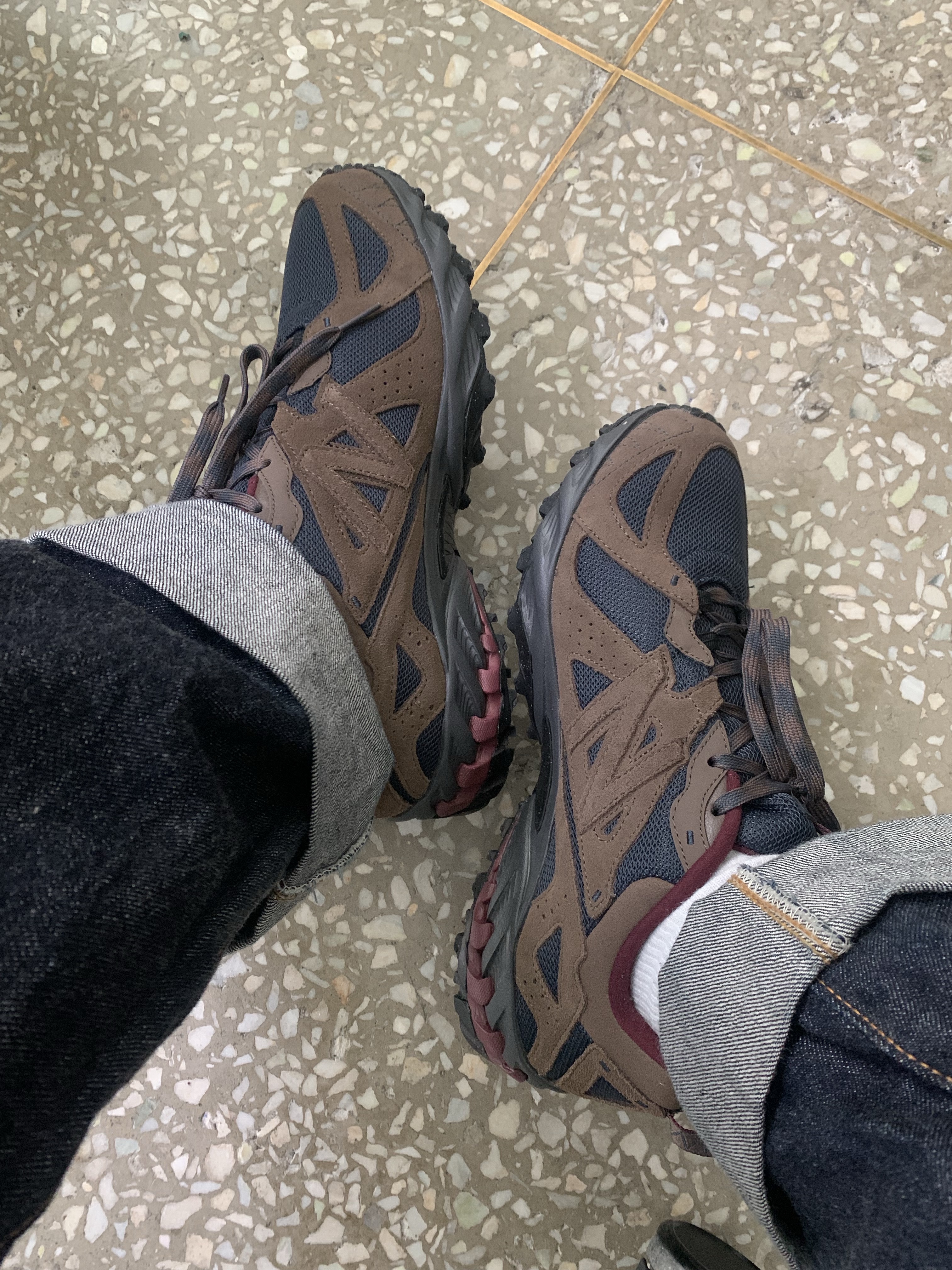 New Balance ML610T Dark Mushroom - D Standard 착용 스타일
