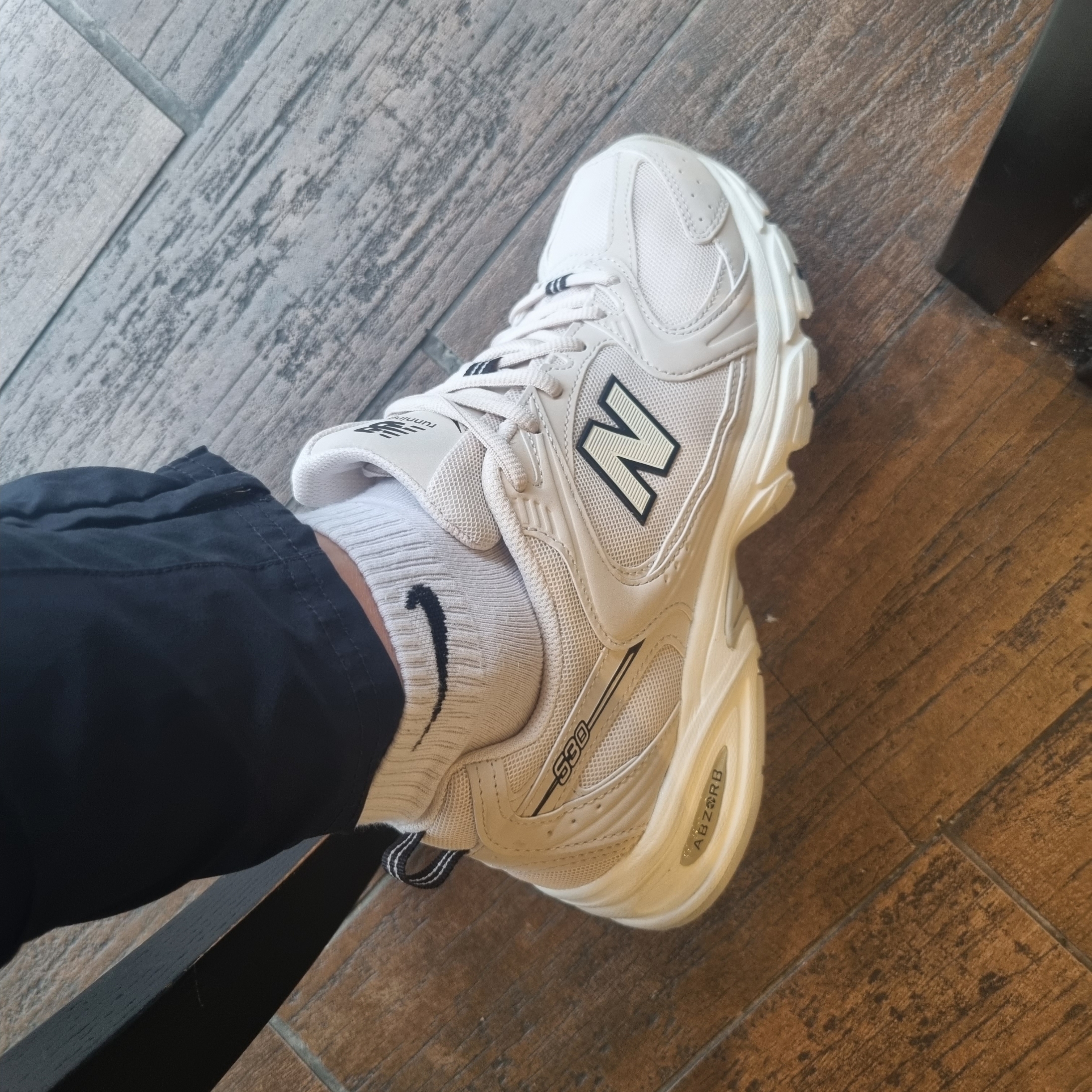 New Balance 530 Ivory 착용 스타일