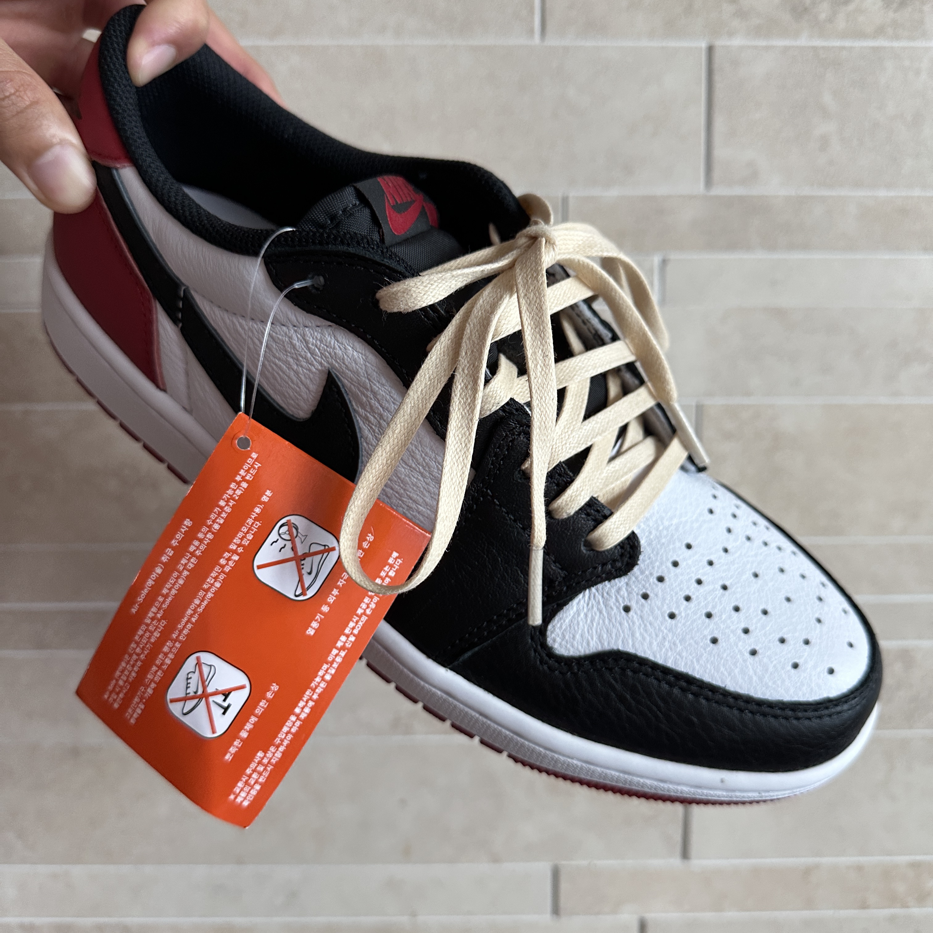 Jordan 1 Retro Low OG Black Toe 착용 스타일 - 1
