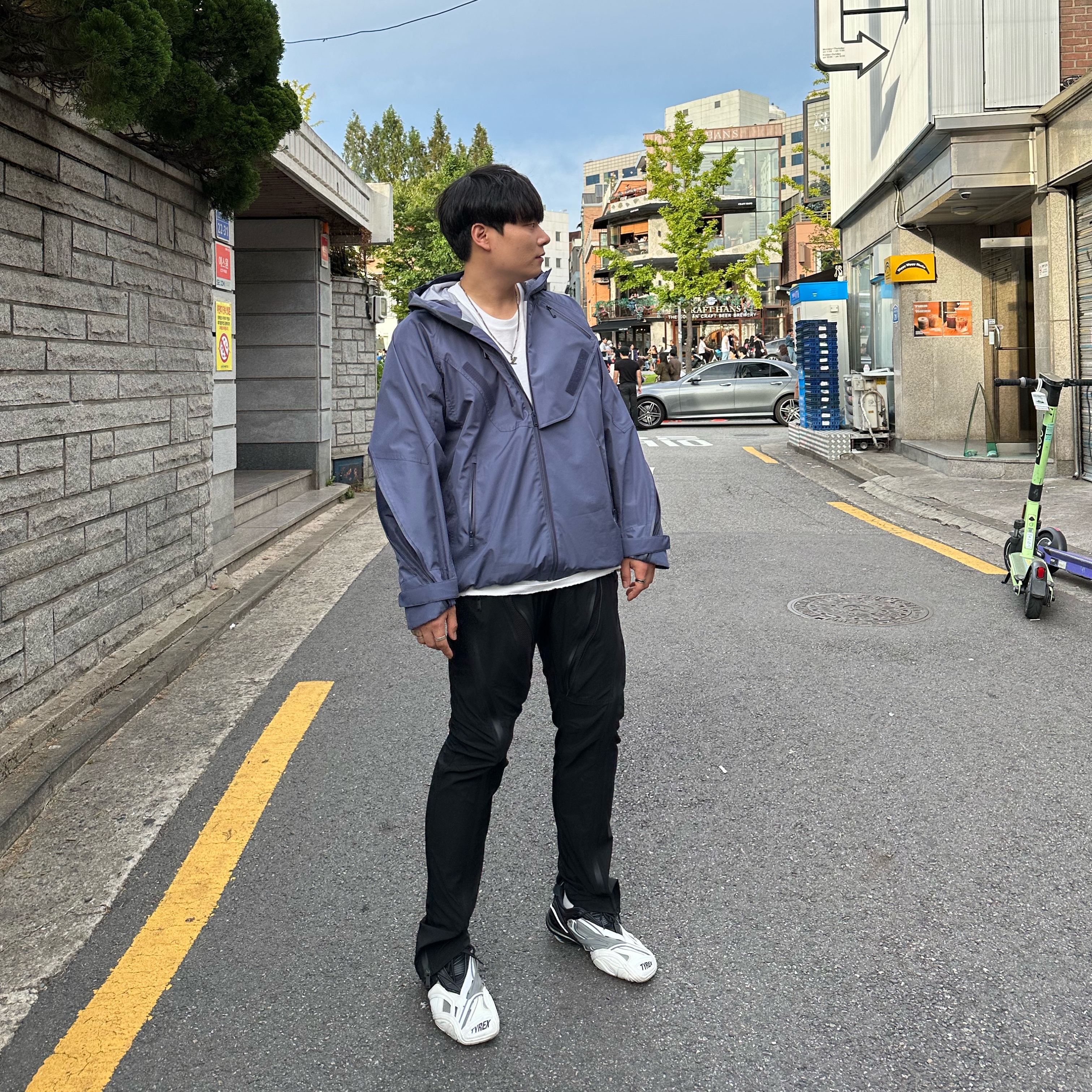 Balenciaga Tyrex Sneakers Black White, Undermycar Caudal Multi Zip Light Blouson Sargasso Sea - 21SS 착용 스타일