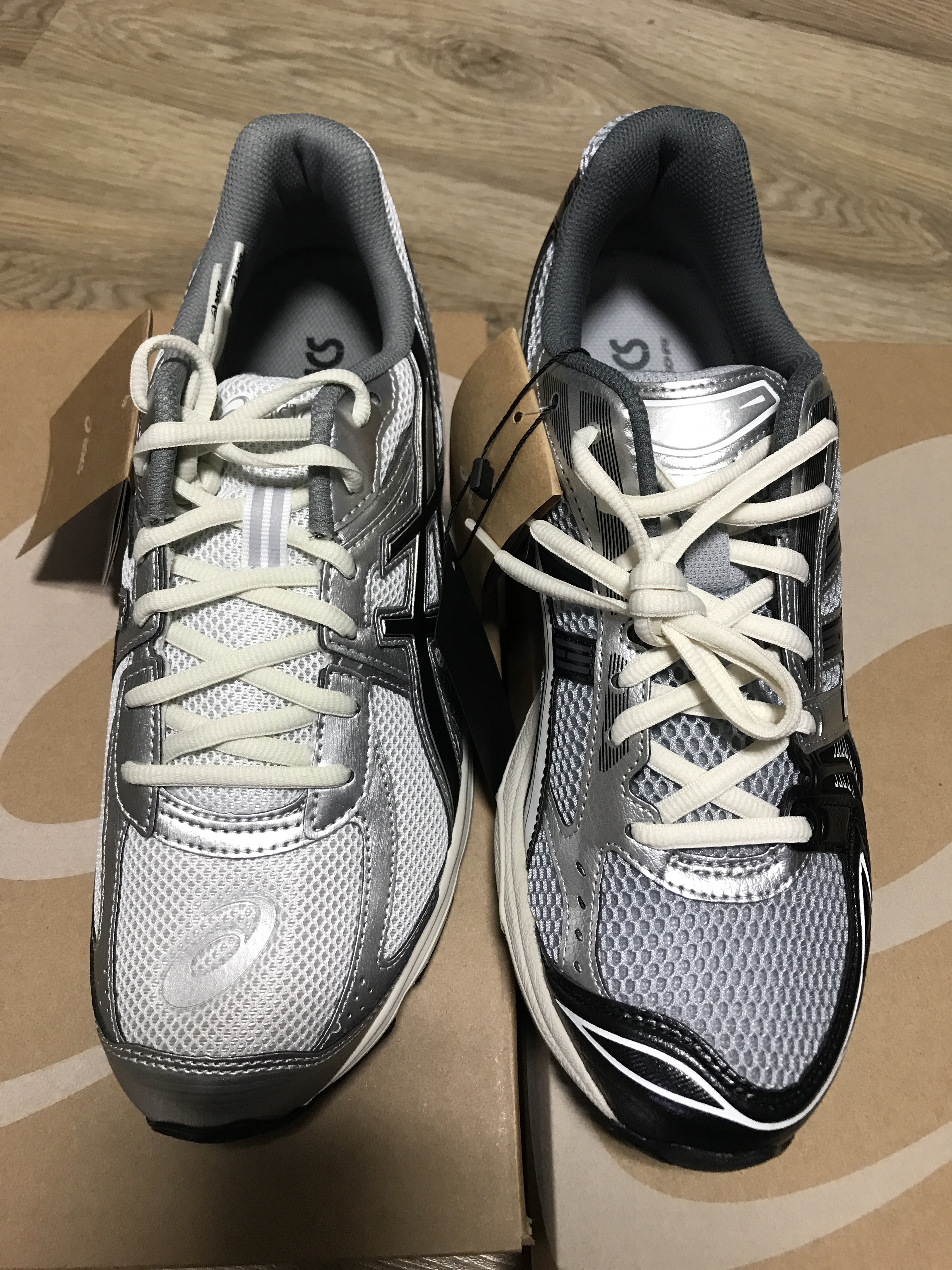 Asics Gel-Kayano 14 Black Glacier Grey, Asics Jog 100 S White Black - 2E Wide 착용 스타일 - 2