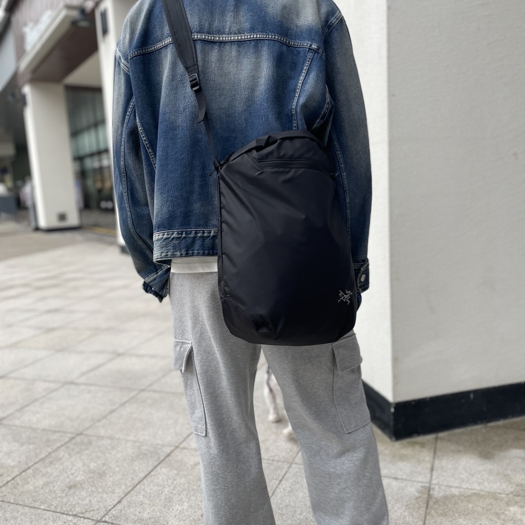 Arc'teryx Heliad 12 Tote Black 착용 스타일 - 1