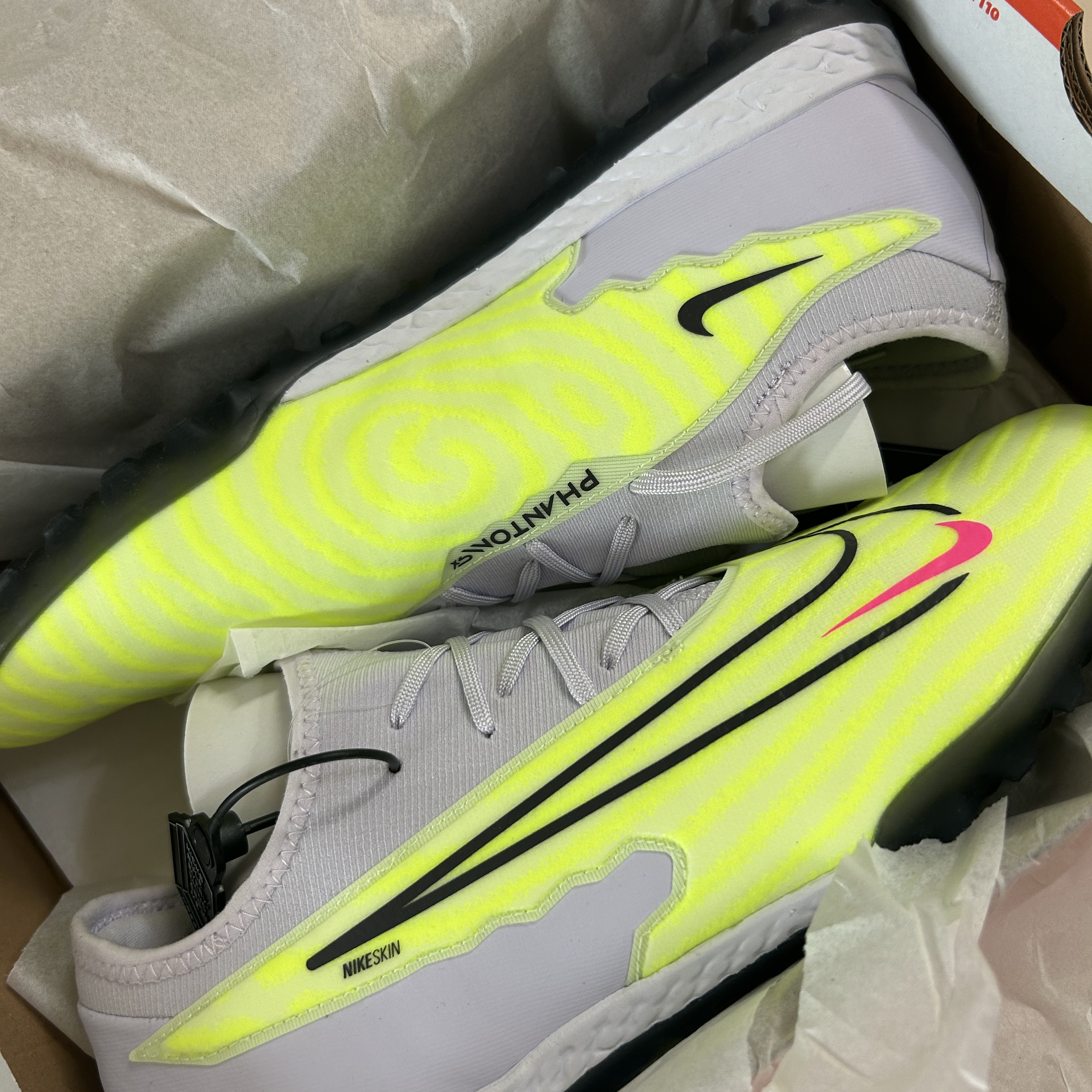 Nike React Phantom GX Pro TF Barely Volt Barely Grape 착용 스타일 - 2