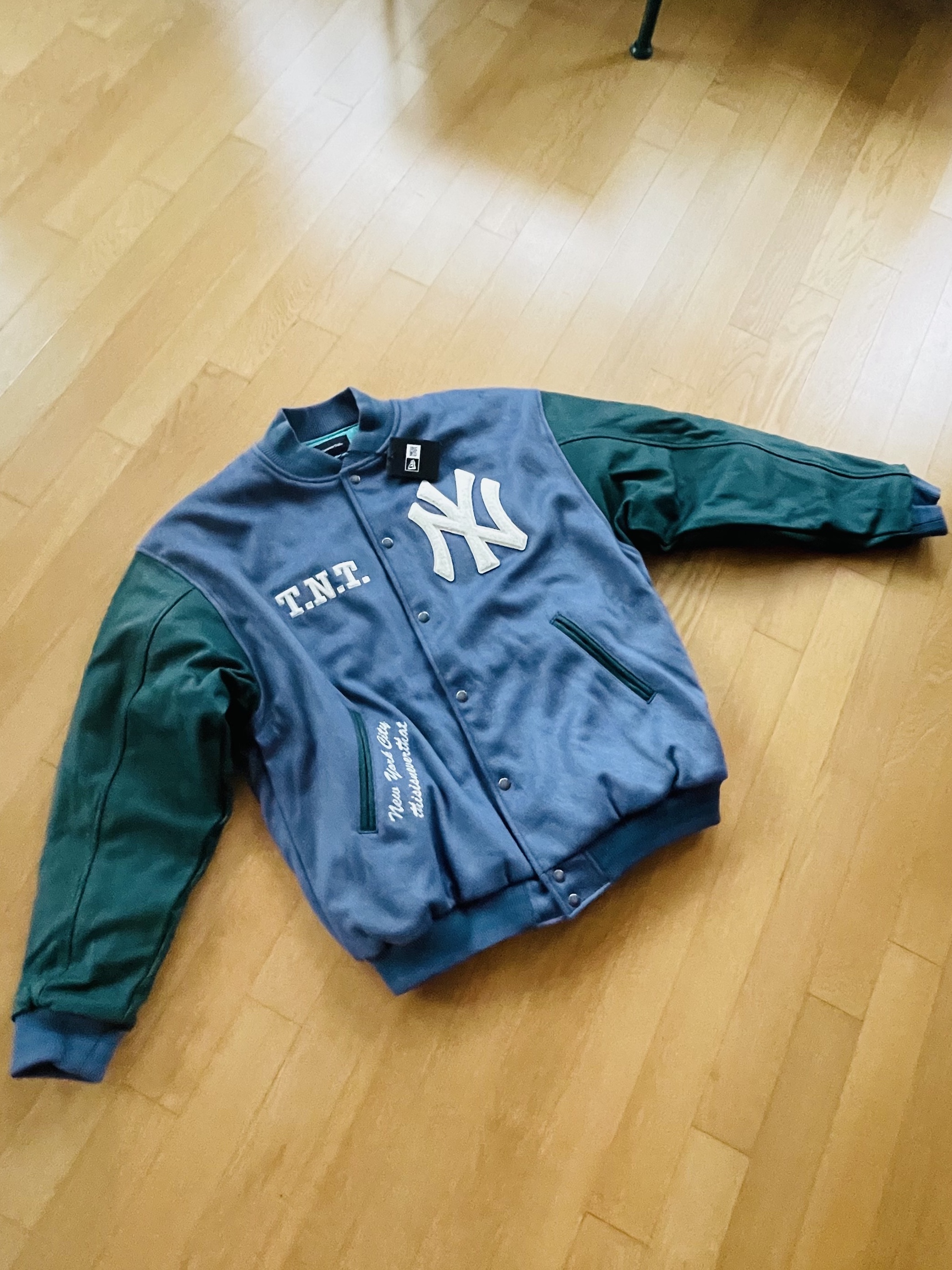 Thisisneverthat x New Era x MLB New York Yankees Varsity Jacket Navy 착용 스타일 - 2