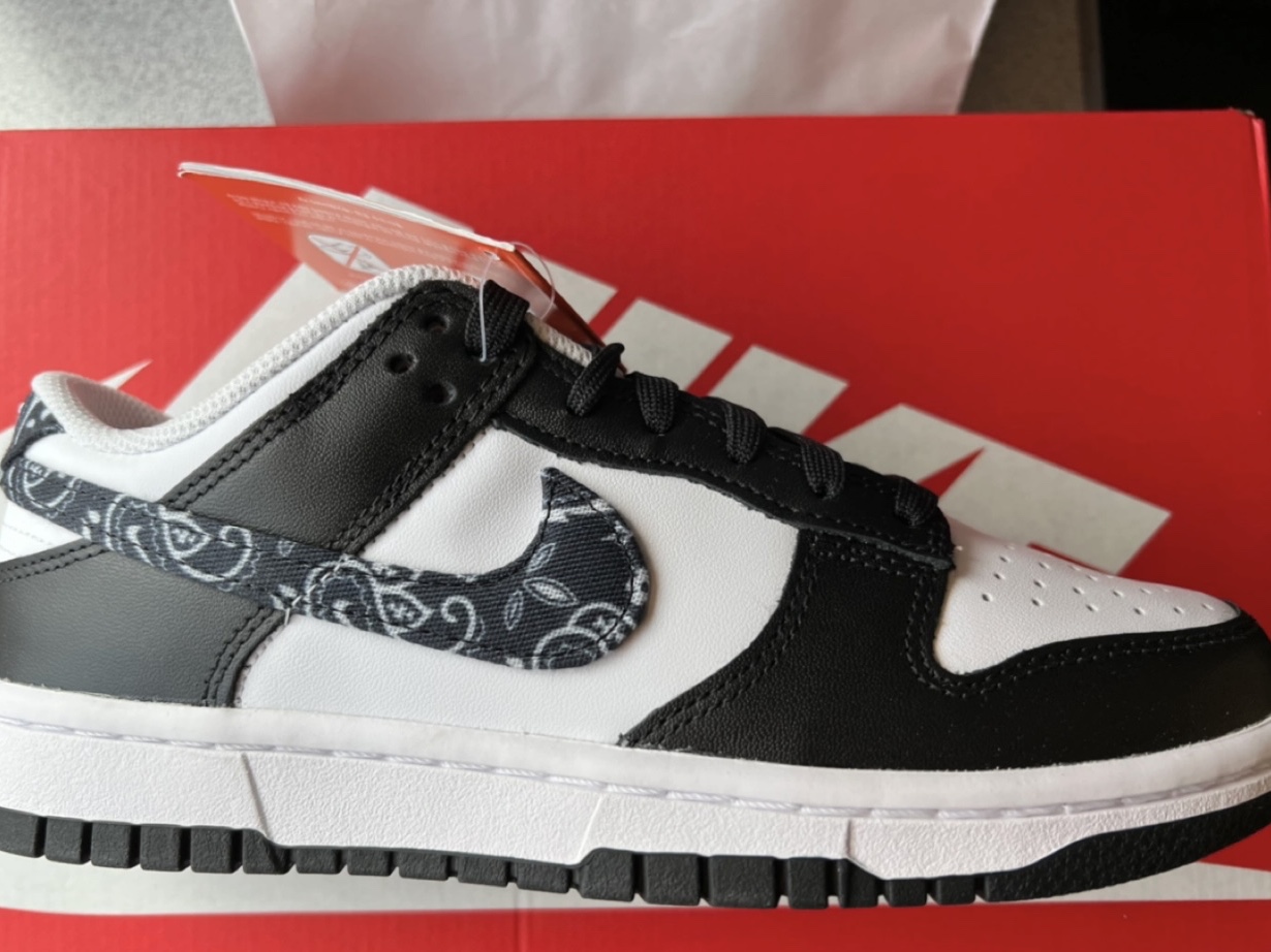 (W) Nike Dunk Low Essential Black Paisley 착용 스타일