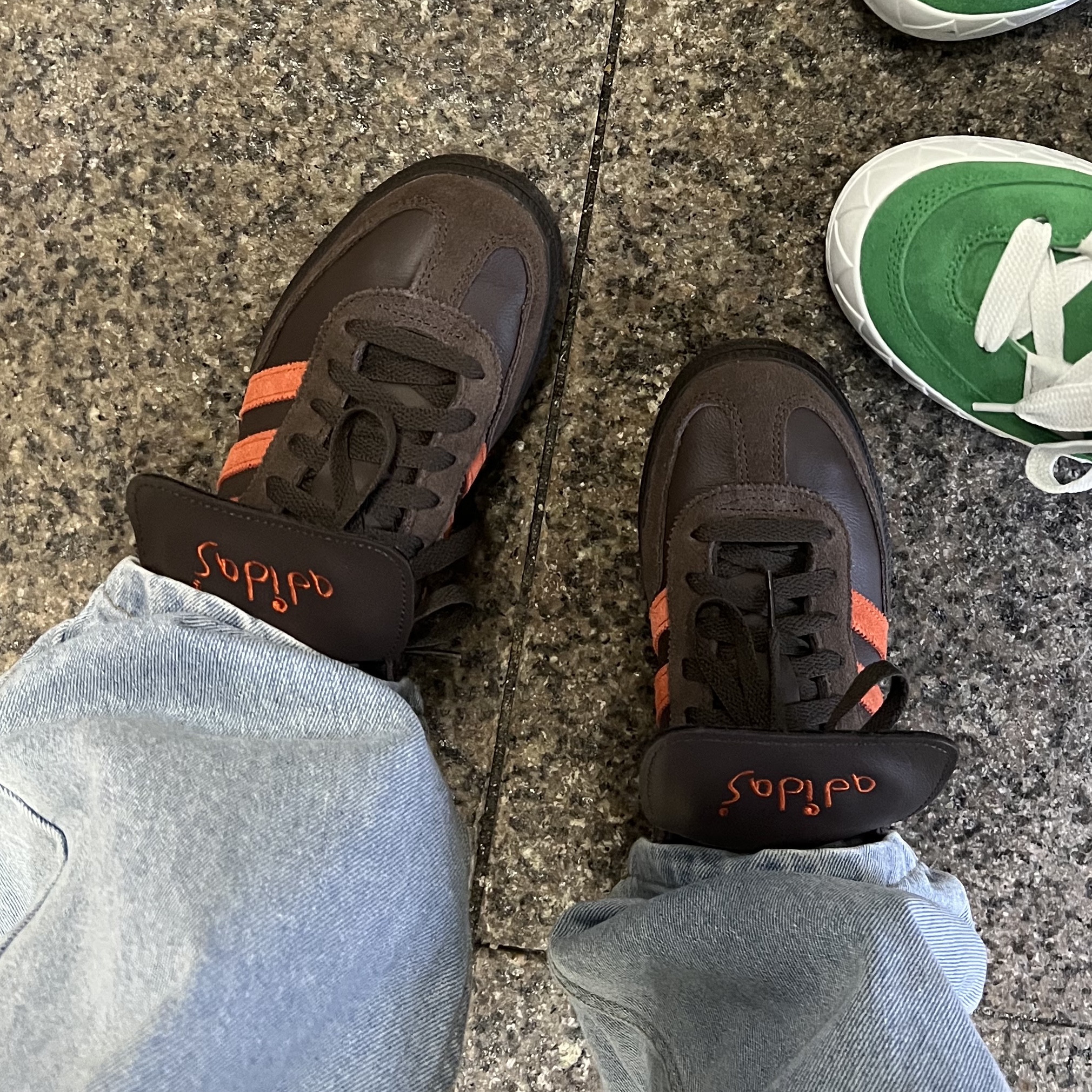 Adidas Spezial Handball Brown Collegiate Orange 착용 스타일