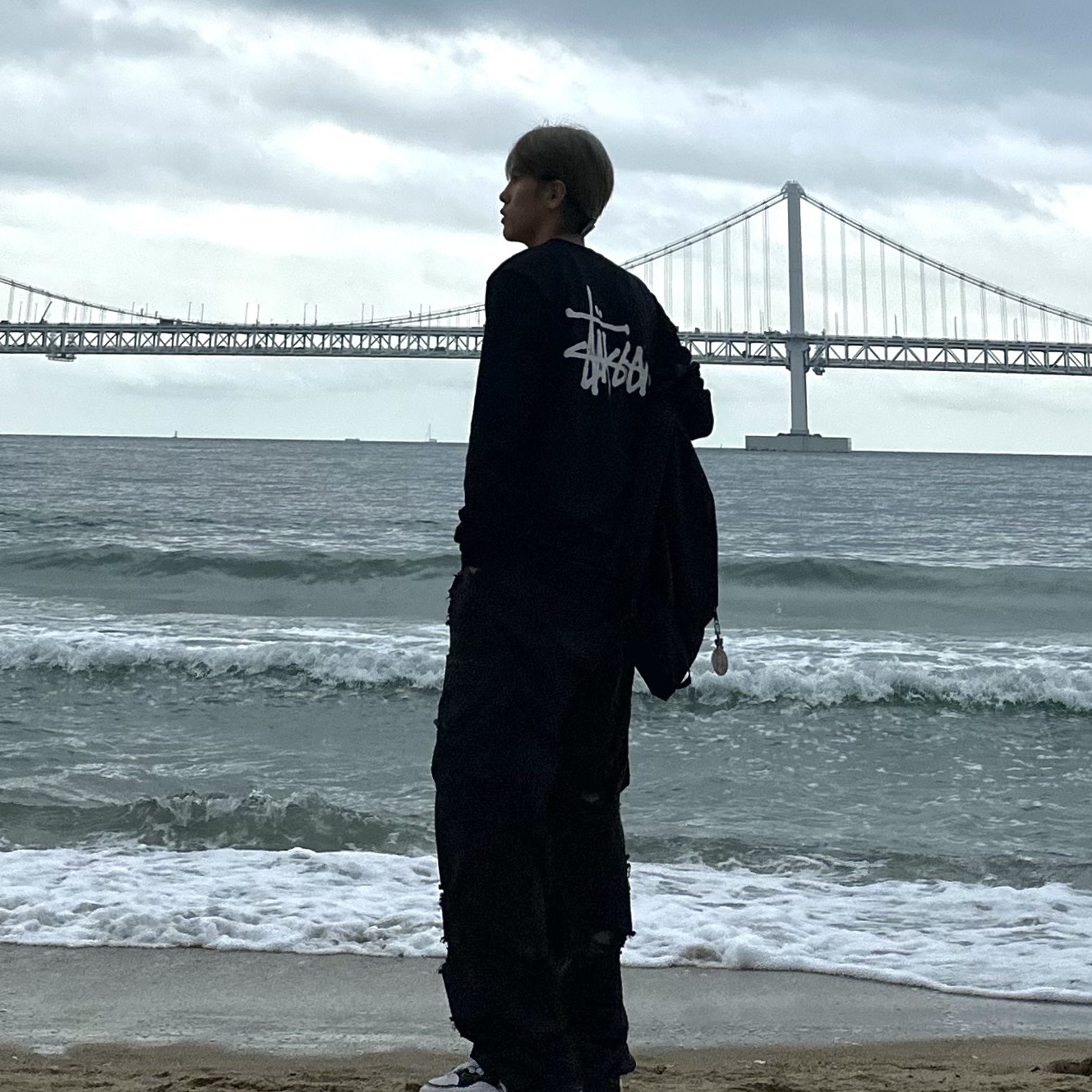 CDG Backpack Black, Stussy Basic Stussy LS T-Shirt Black 2023 착용 스타일 - 3
