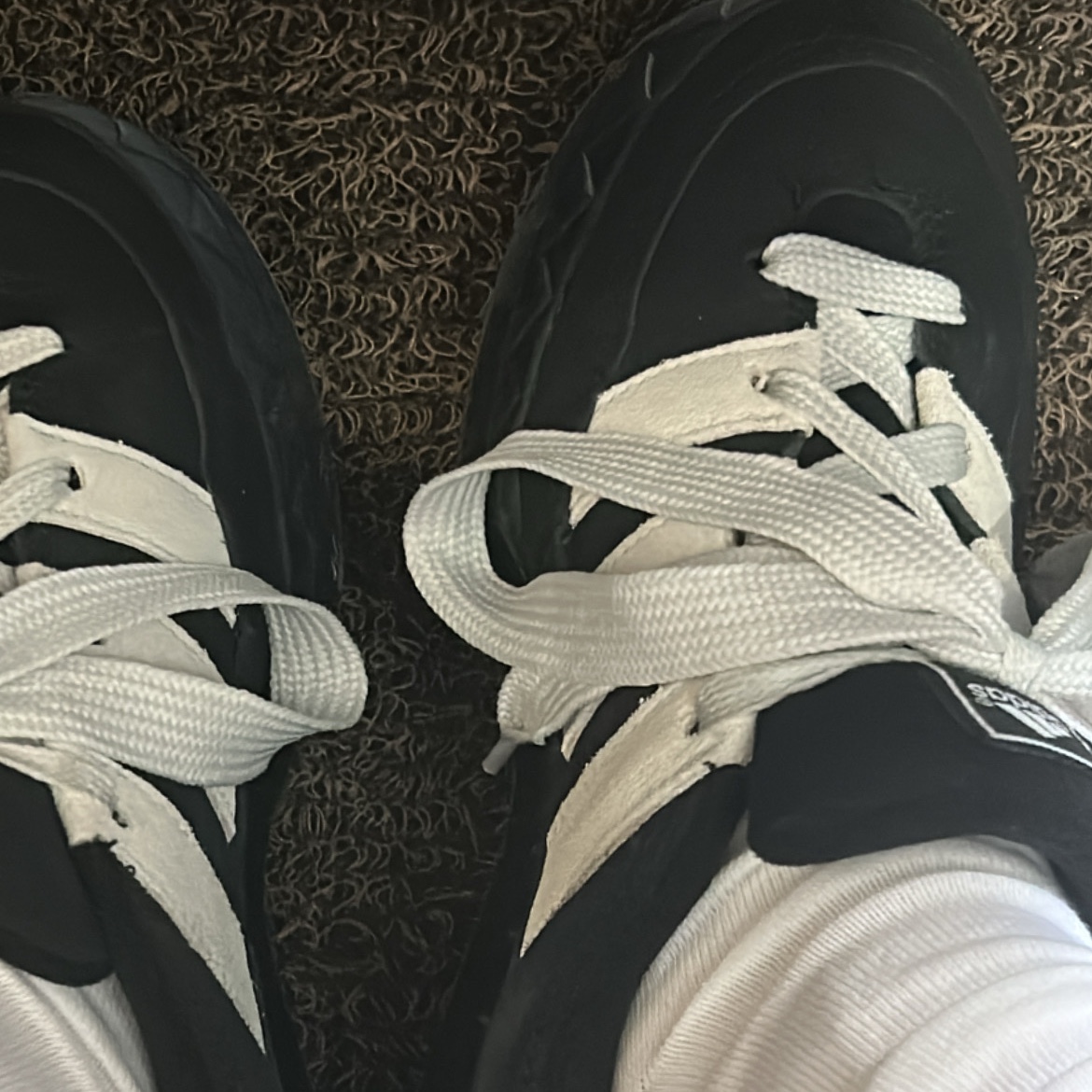 Adidas Adimatic Core Black Crystal White 착용 스타일