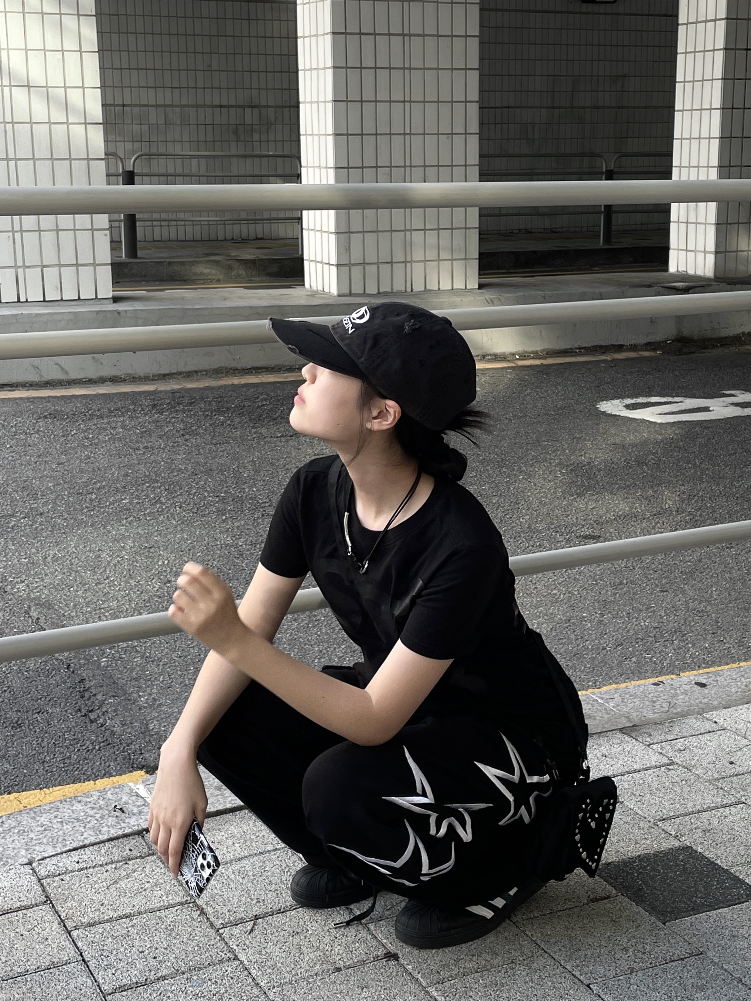 Adidas Superstar Core Black White, [KREAM 단독] Safarispot 1/2 Basic Safari T-Shirt Black 착용 스타일 - 4