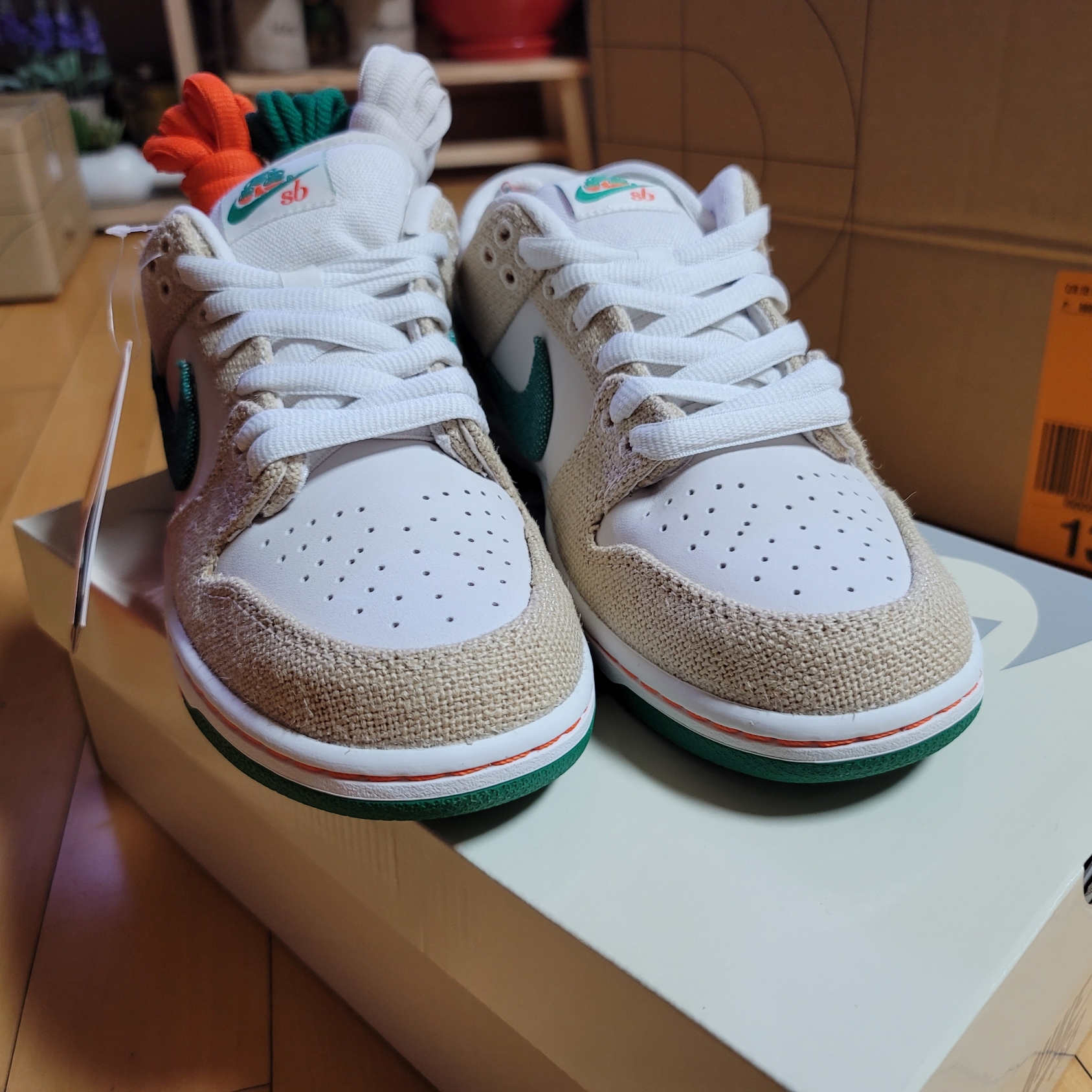Nike x Jarritos SB Dunk Low Phantom and Malachite 착용 스타일 - 3