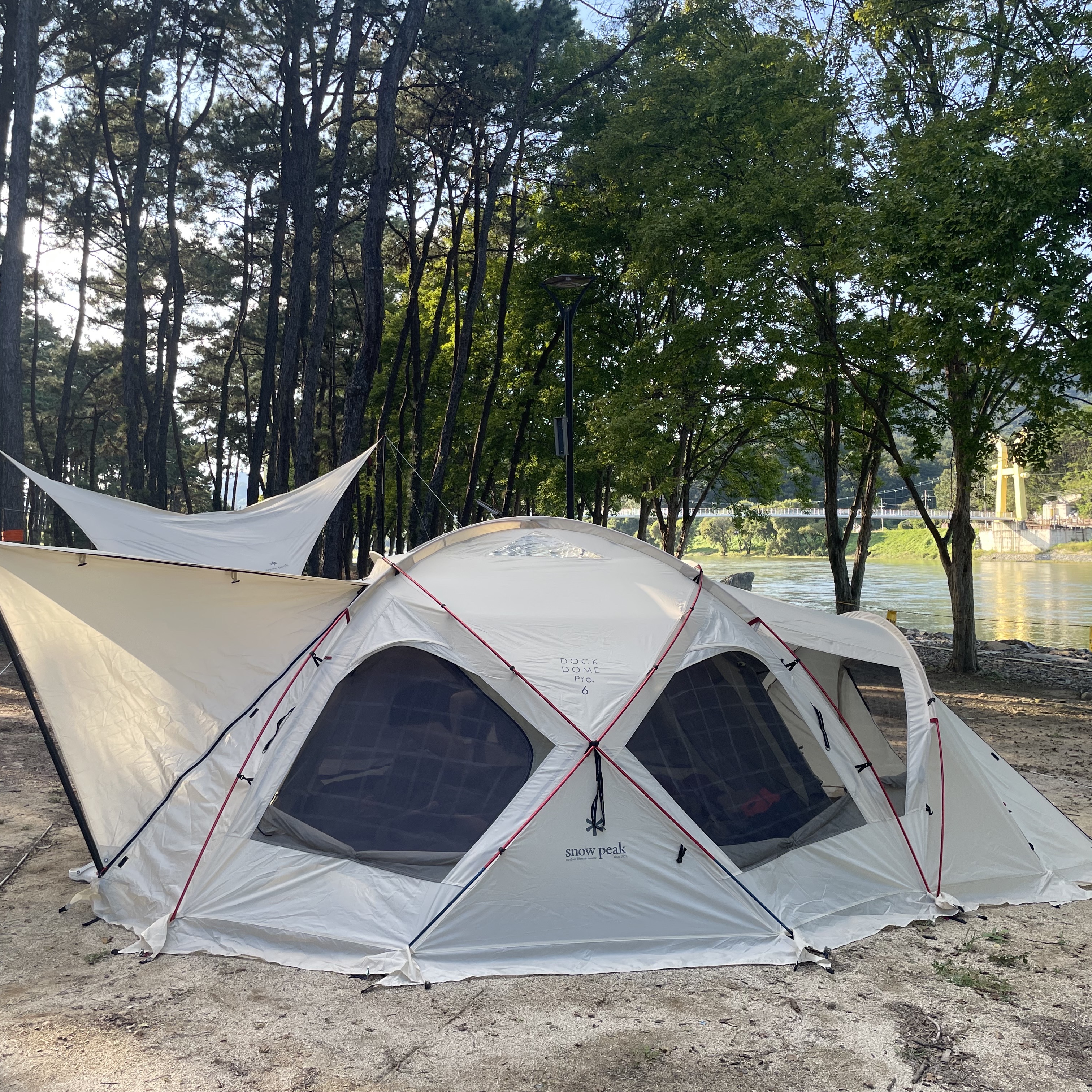 Snow Peak Dock Dome Pro.6 Ivory 착용 스타일 - 1