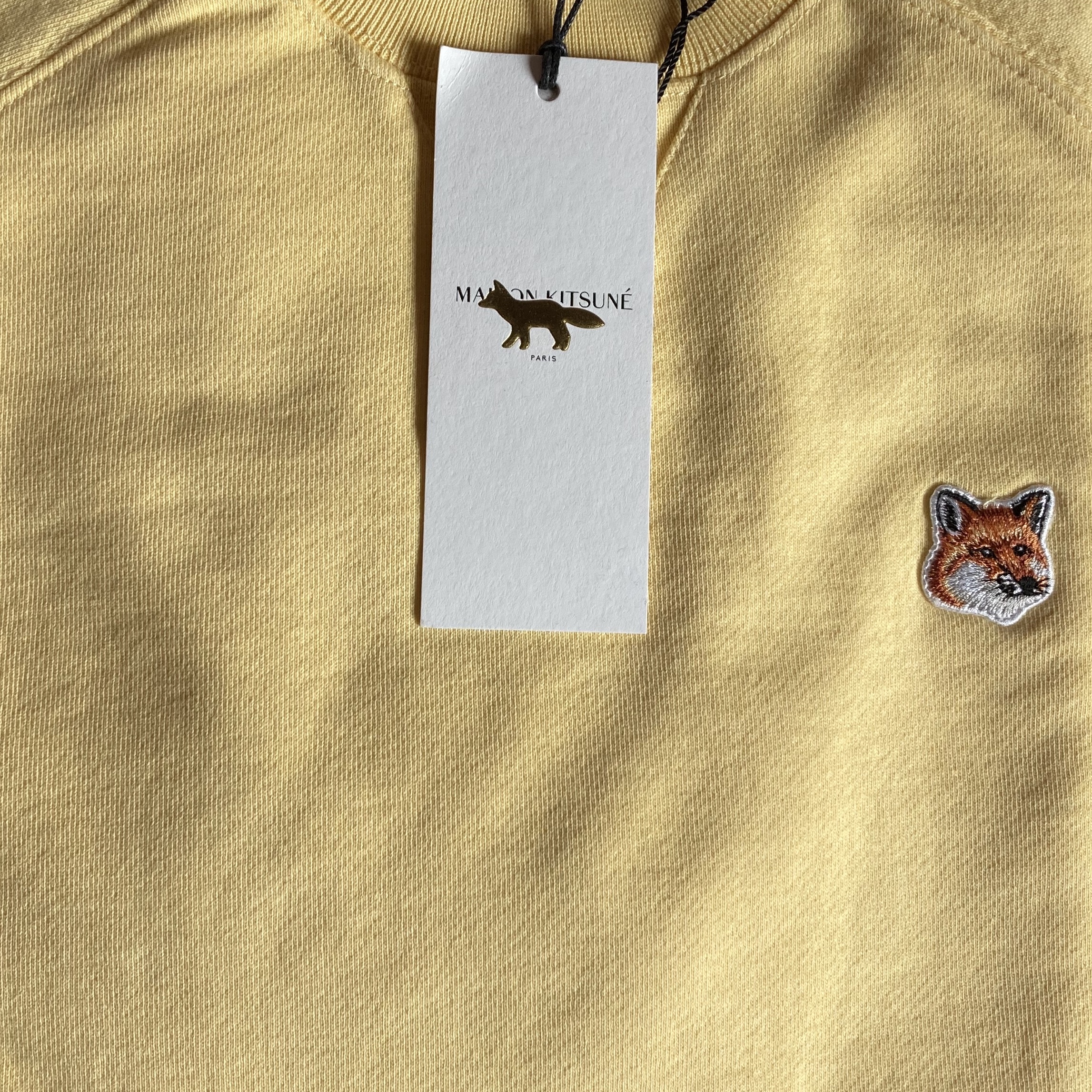 Maison Kitsune Fox Head Patch Classic Sweatshirt Soft Yellow 착용 스타일