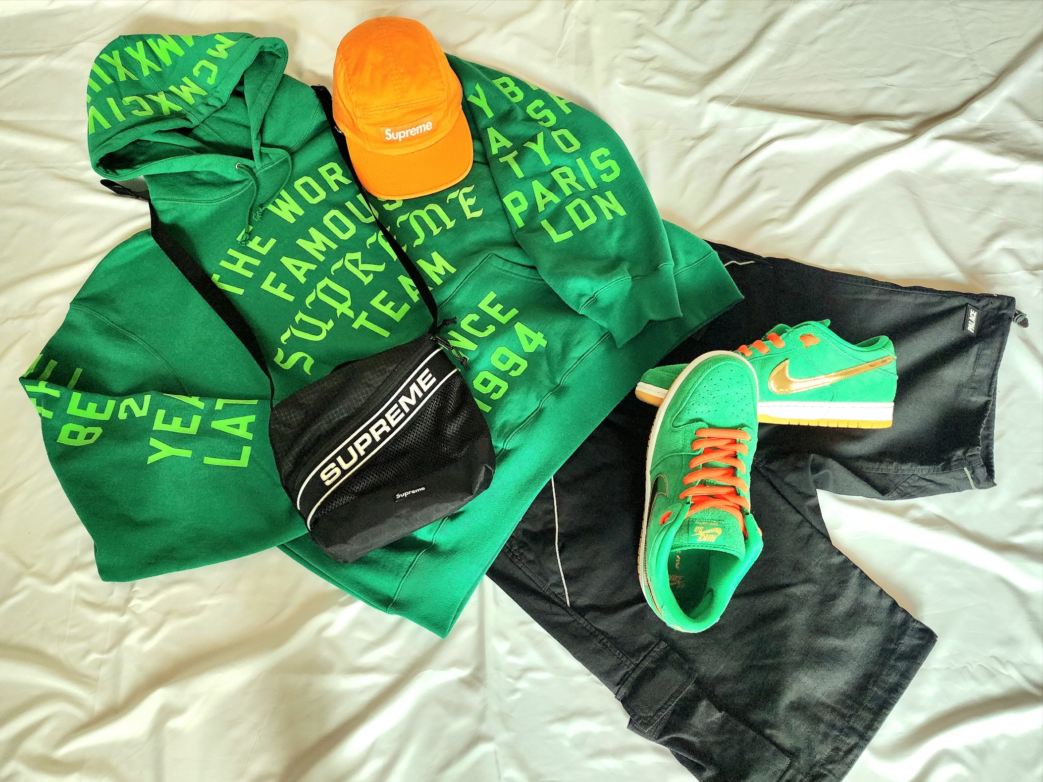 Supreme Team Flocked Hooded Sweatshirt Green - 23SS, Supreme Washed Chino Twill Camp Cap Light Orange - 23FW 착용 스타일 - 3