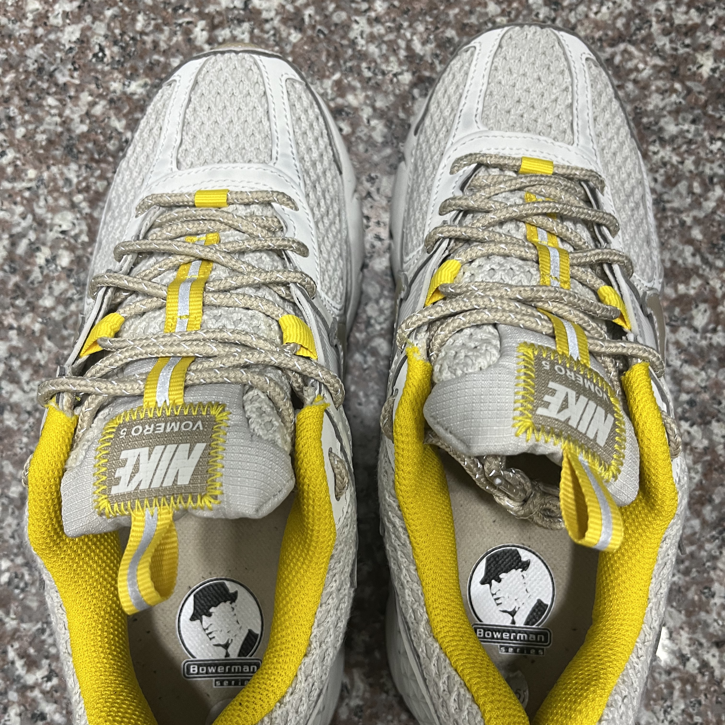 (W) Nike Zoom Vomero 5 Light Bone 착용 스타일