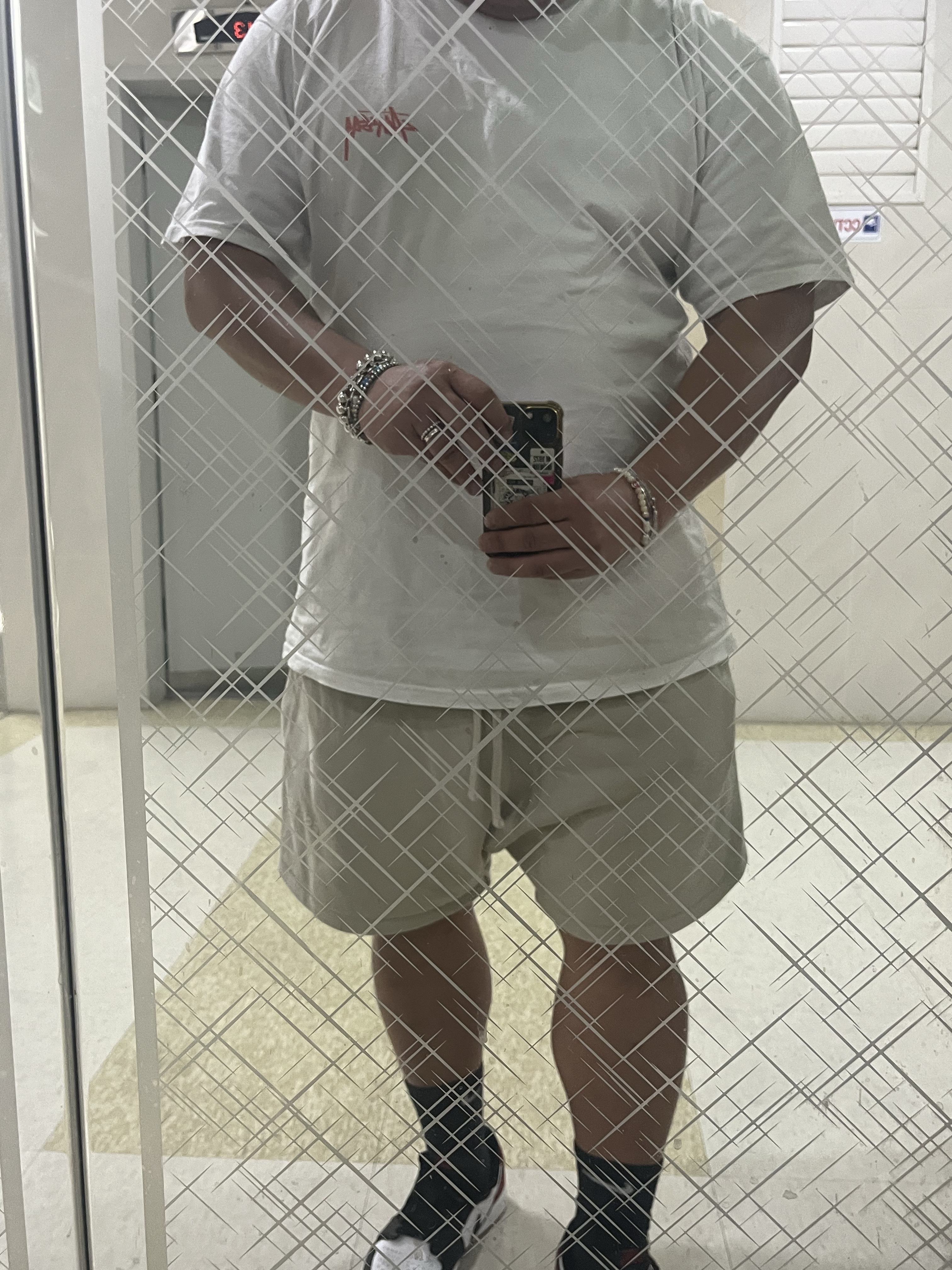 Jordan 1 Retro Low OG Black Toe, Essentials Sweatshorts Cream - 21SS 착용 스타일