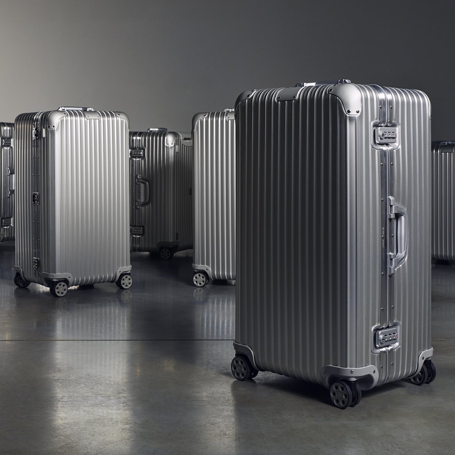 Rimowa x Tiffany & Co. Rock Cut Cabin Silver, Rimowa x Tiffany & Co. Jewelry Personal Tiffany Blue 착용 스타일 - 4