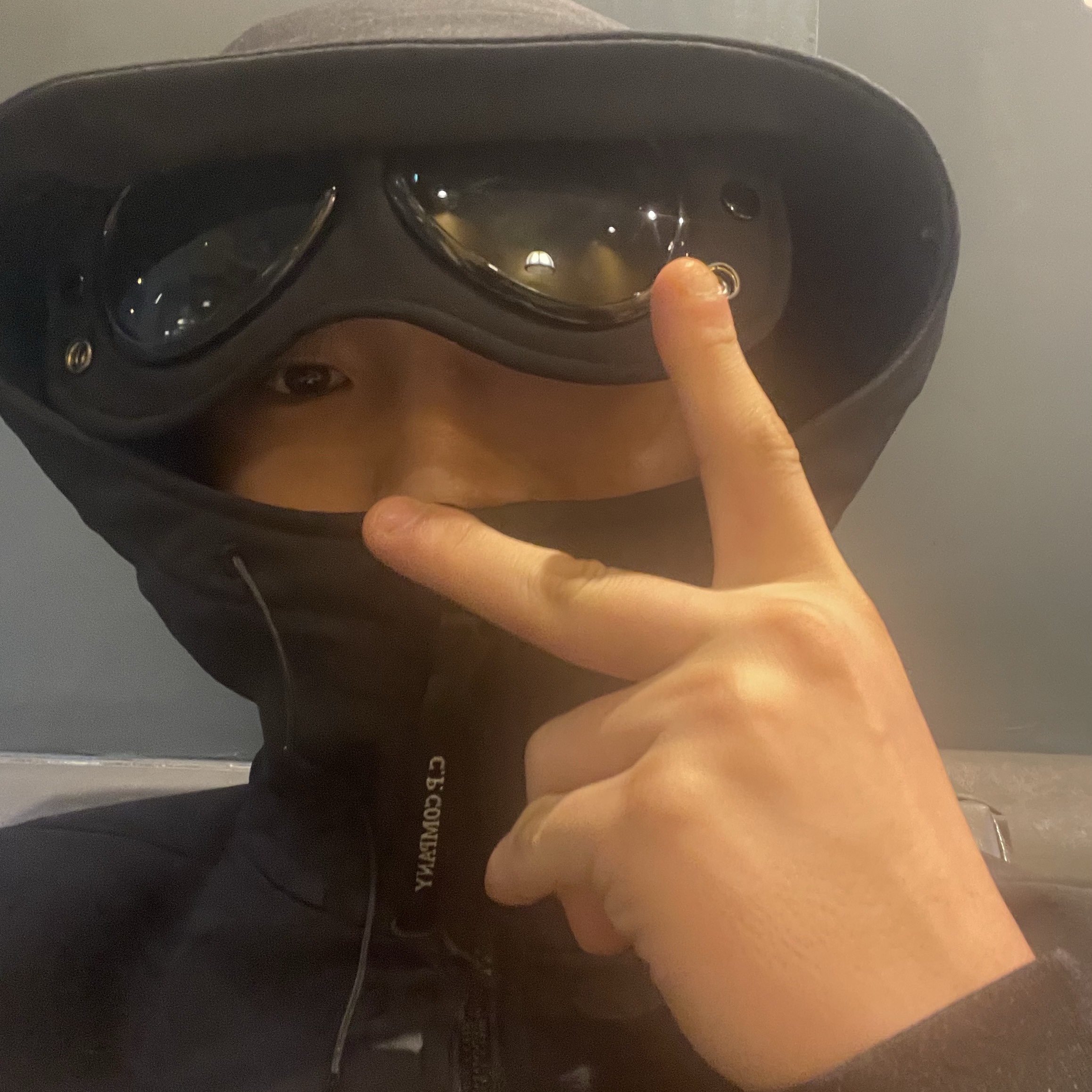 C.P. Company Shell-R Goggle Jacket Black - 22FW 착용 스타일 - 1