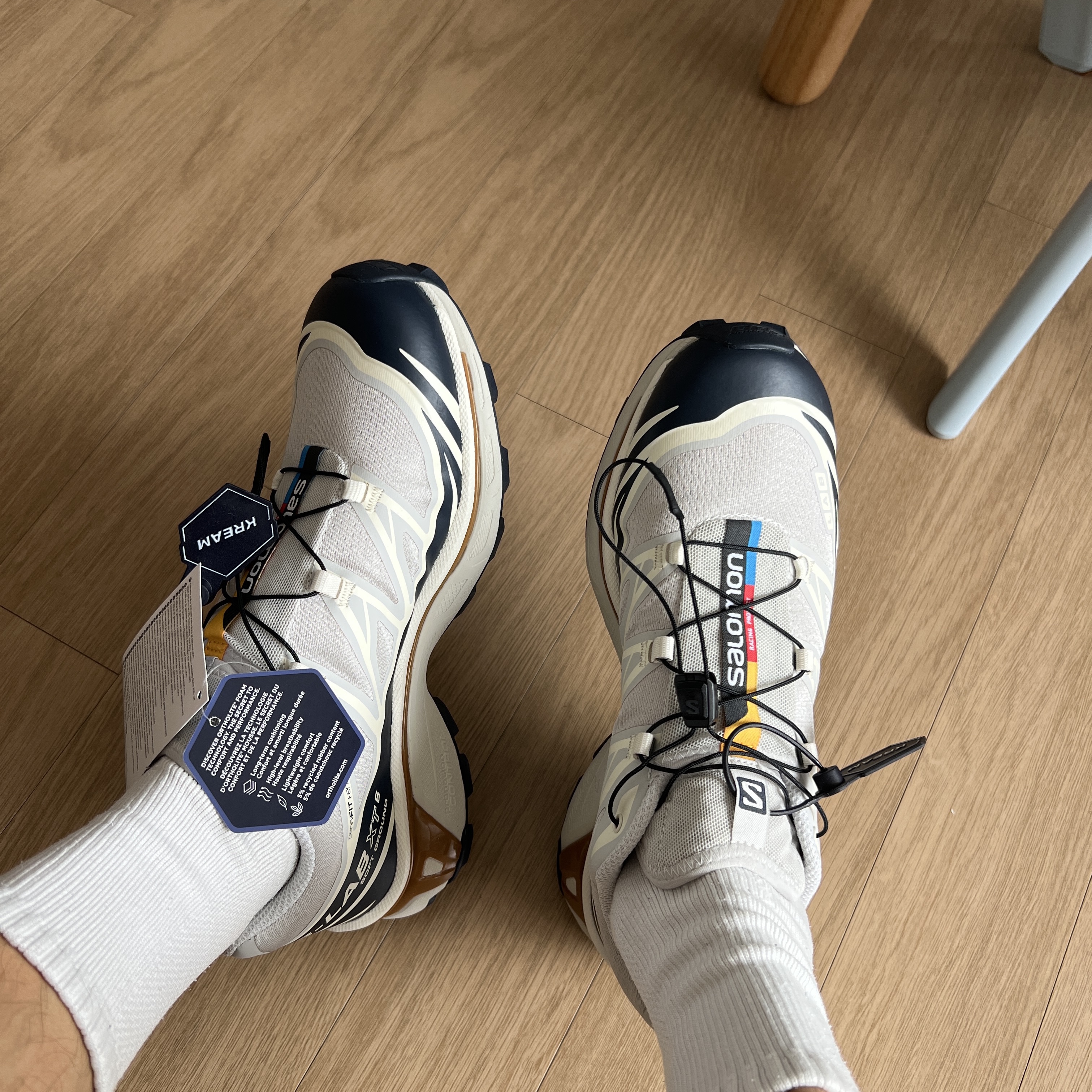 Salomon XT-6 Lunar Rock Dark Sapphire 착용 스타일