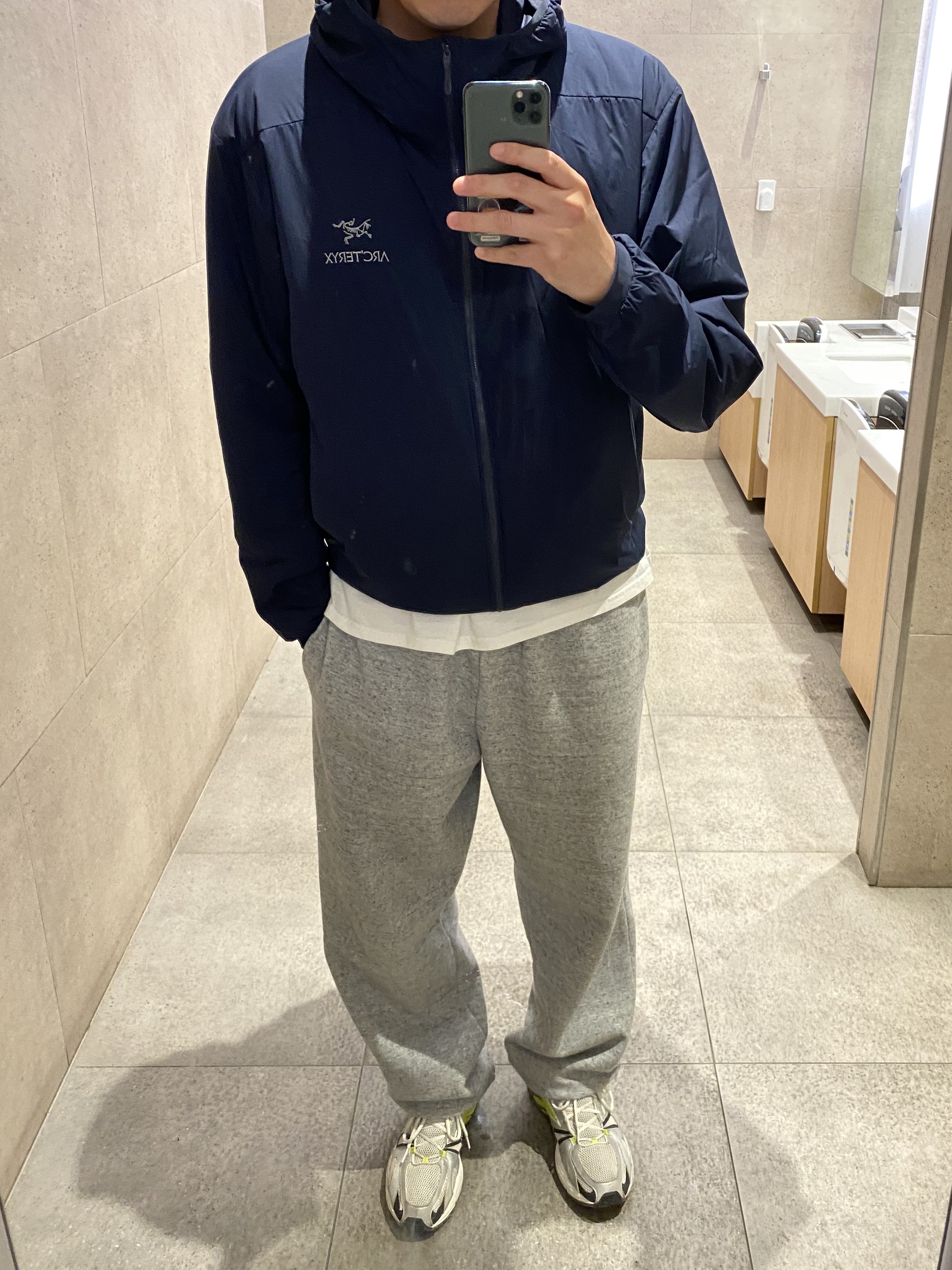 Reebok x Vetements Spike Runner 200 Silver Lime, Arc'teryx Atom LT Hoody Kingfisher 착용 스타일