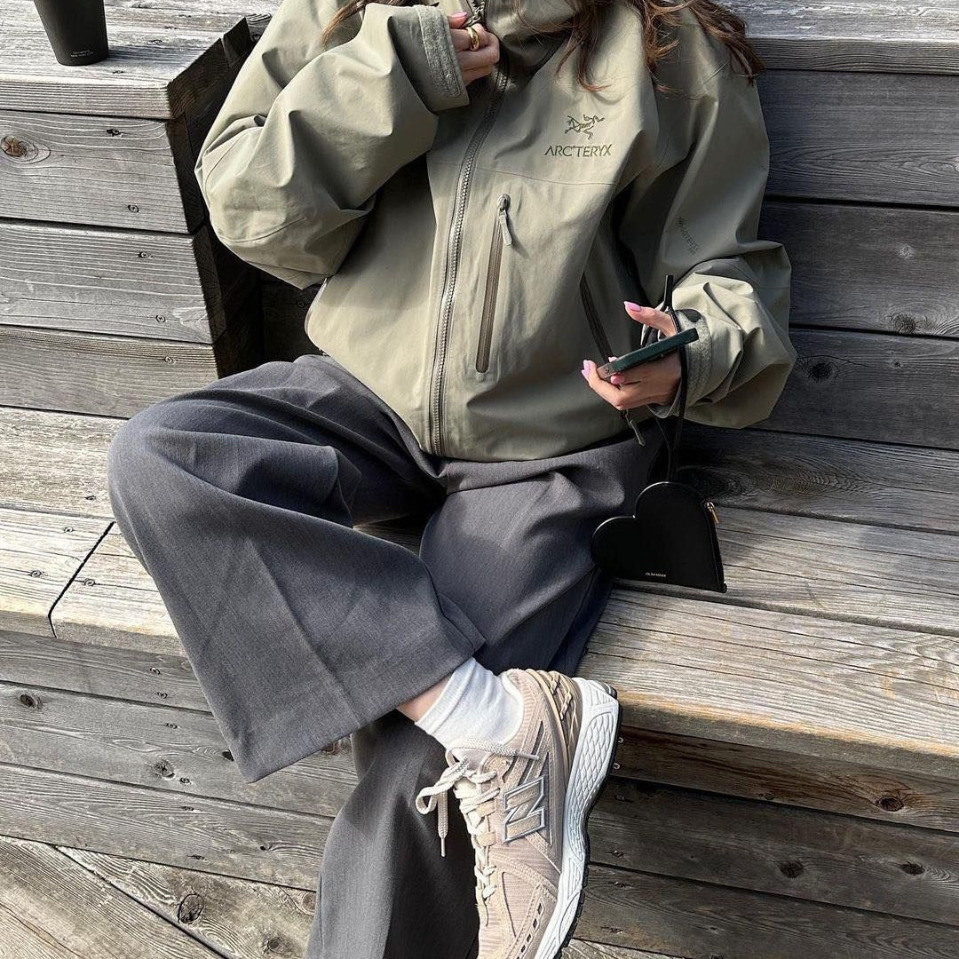 Arc'teryx Atom SL Hoody Solitude, Arc'teryx Beta LT Jacket Black 착용 스타일 - 4