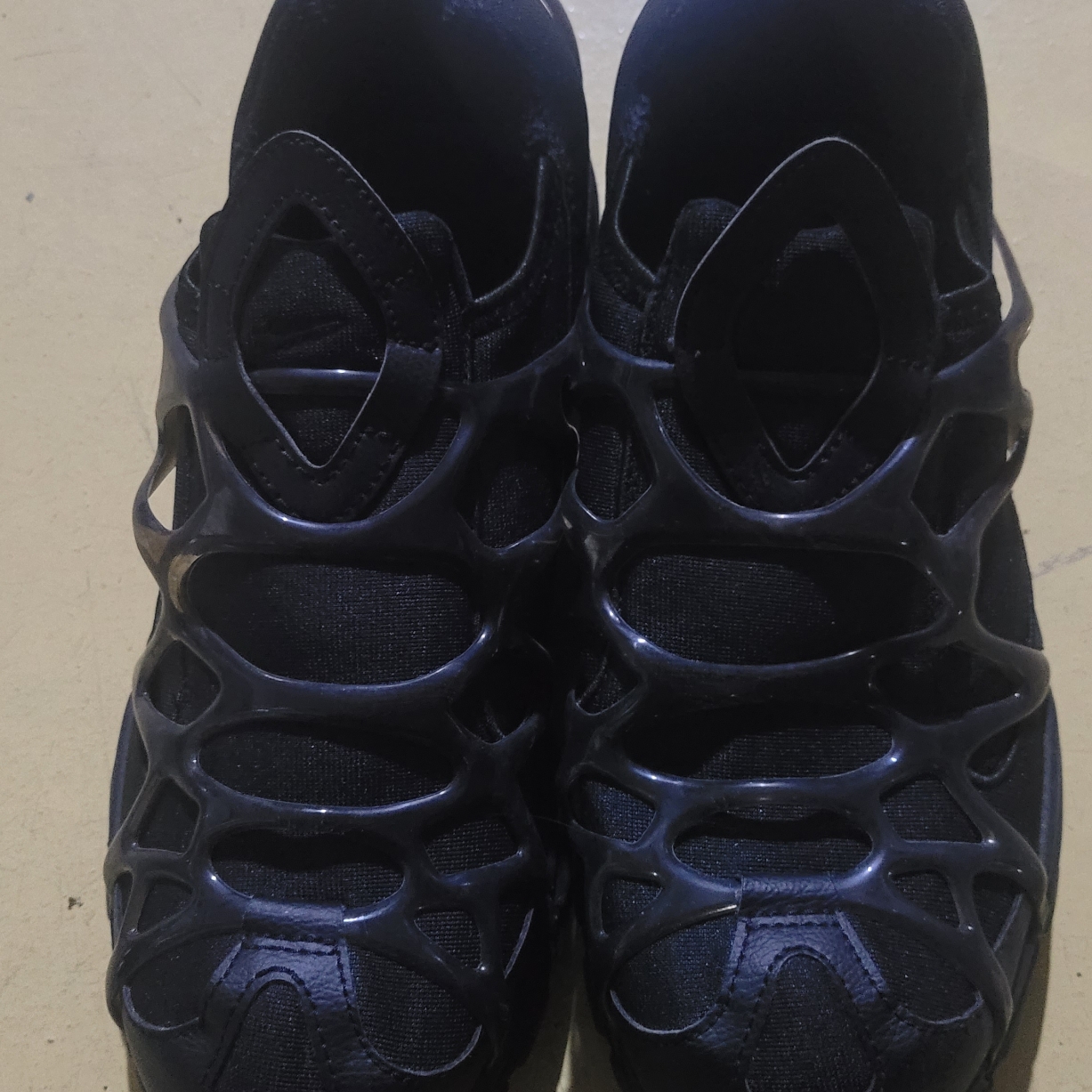 Nike Air Kukini Triple Black 착용 스타일